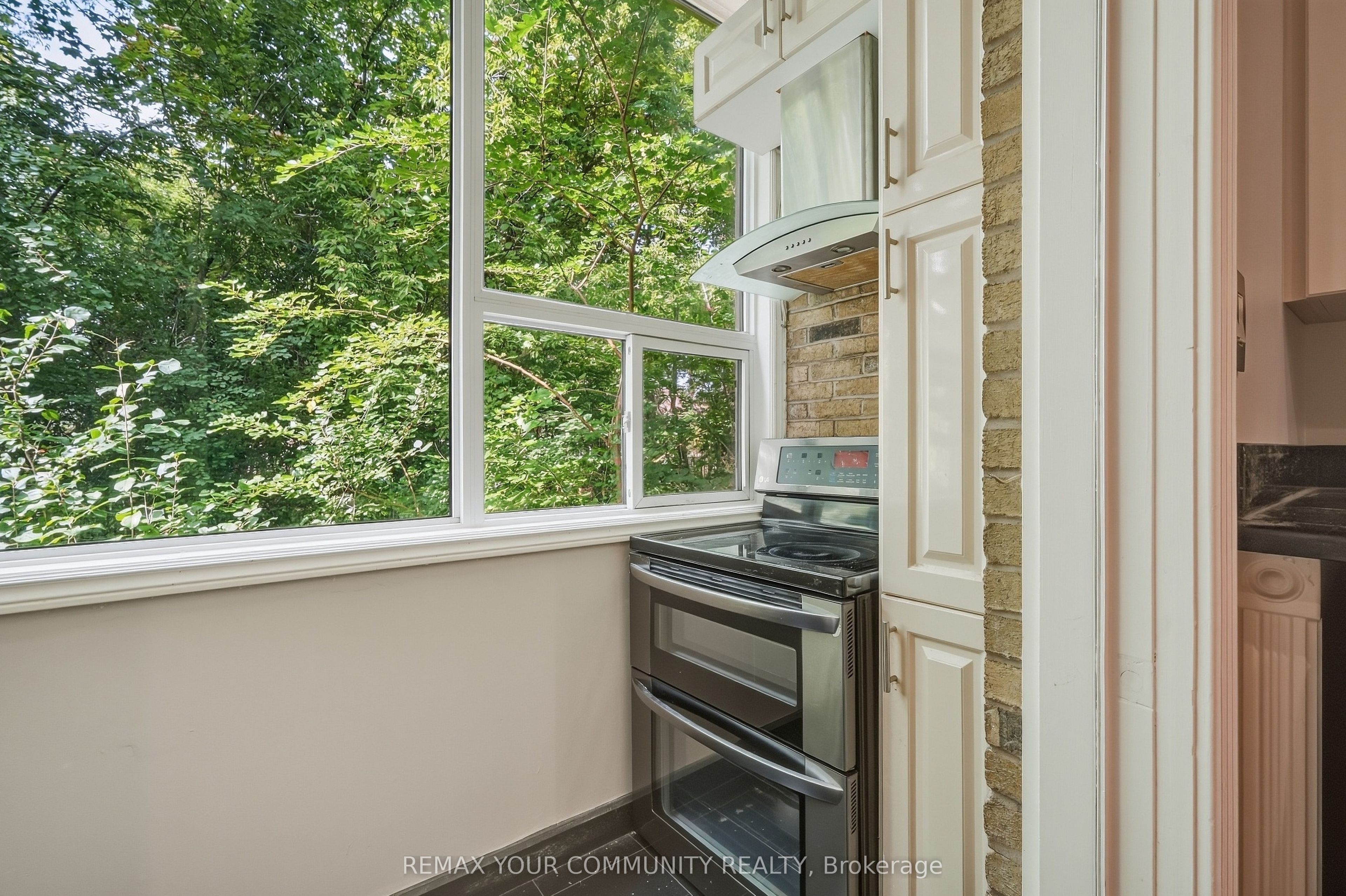 176 Old Surrey Lane Property Photo 49