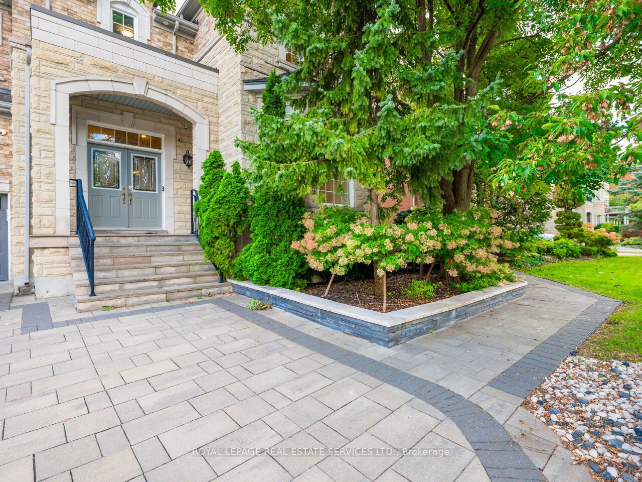 11 Beauvista Court Property Photo 2