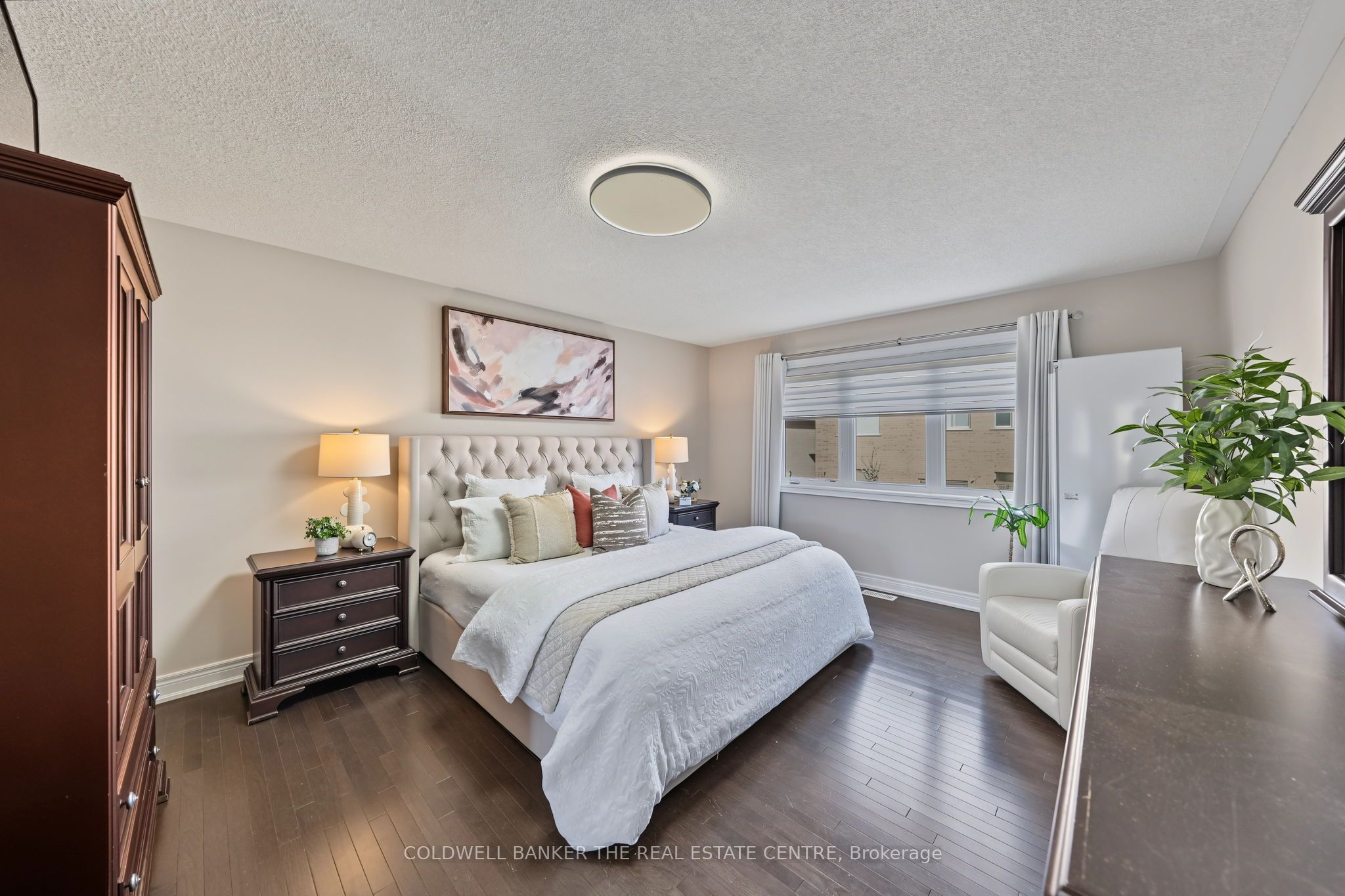 705 Yarfield Crescent Property Photo 15