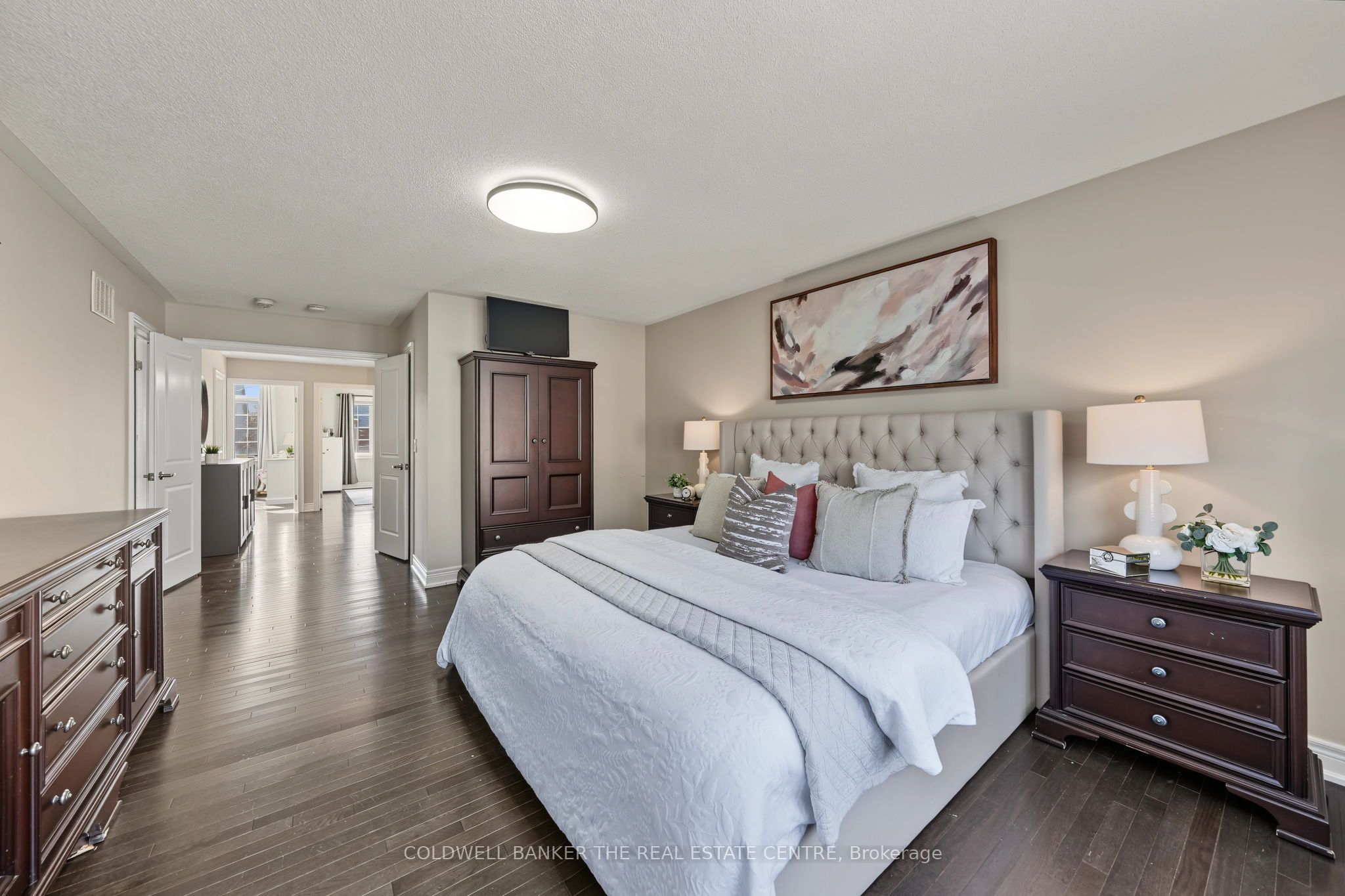 705 Yarfield Crescent Property Photo 16