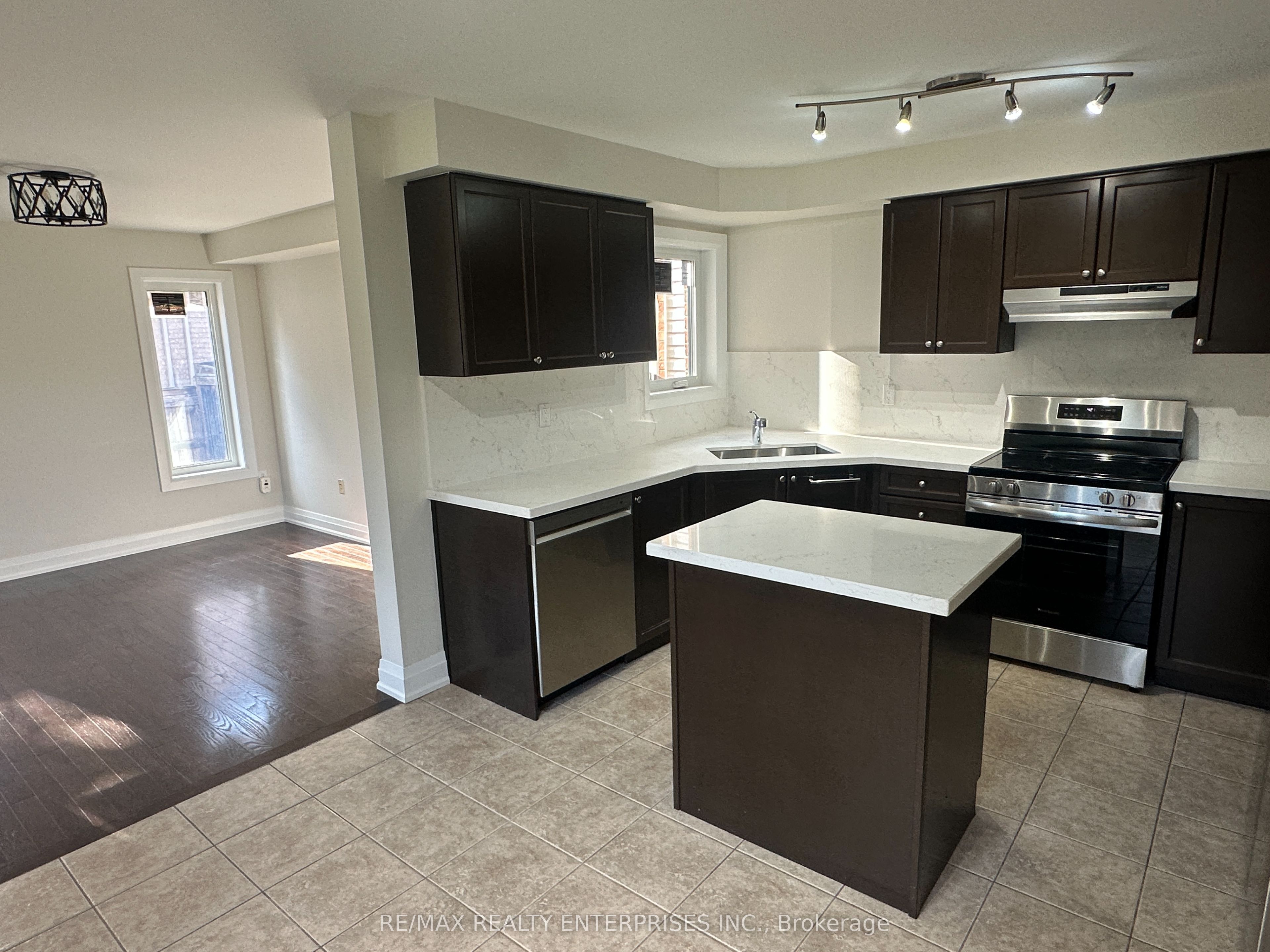 2 Summit Drive Property Photo 14