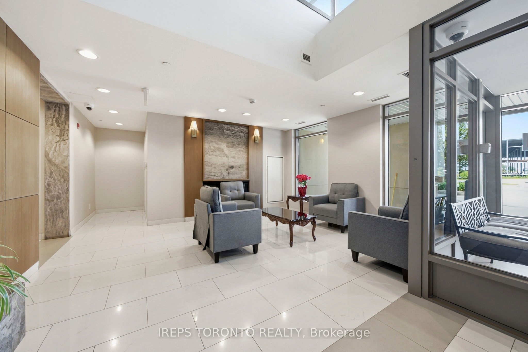 75 Norman Bethune Avenue 209 Property Photo 2