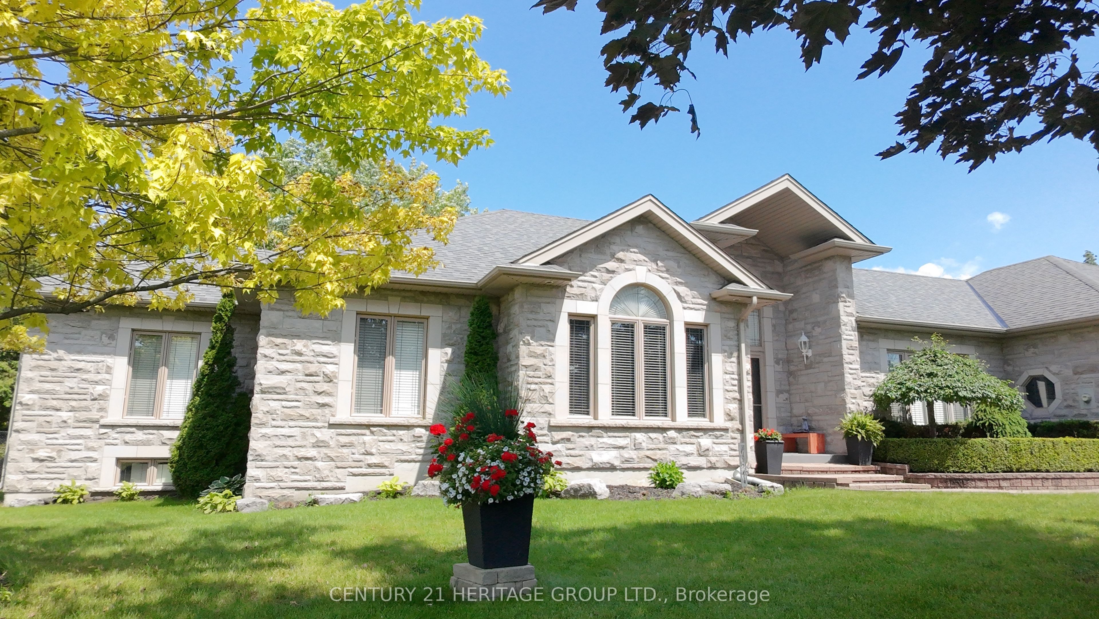 49 Shore Crescent Property Photo 4