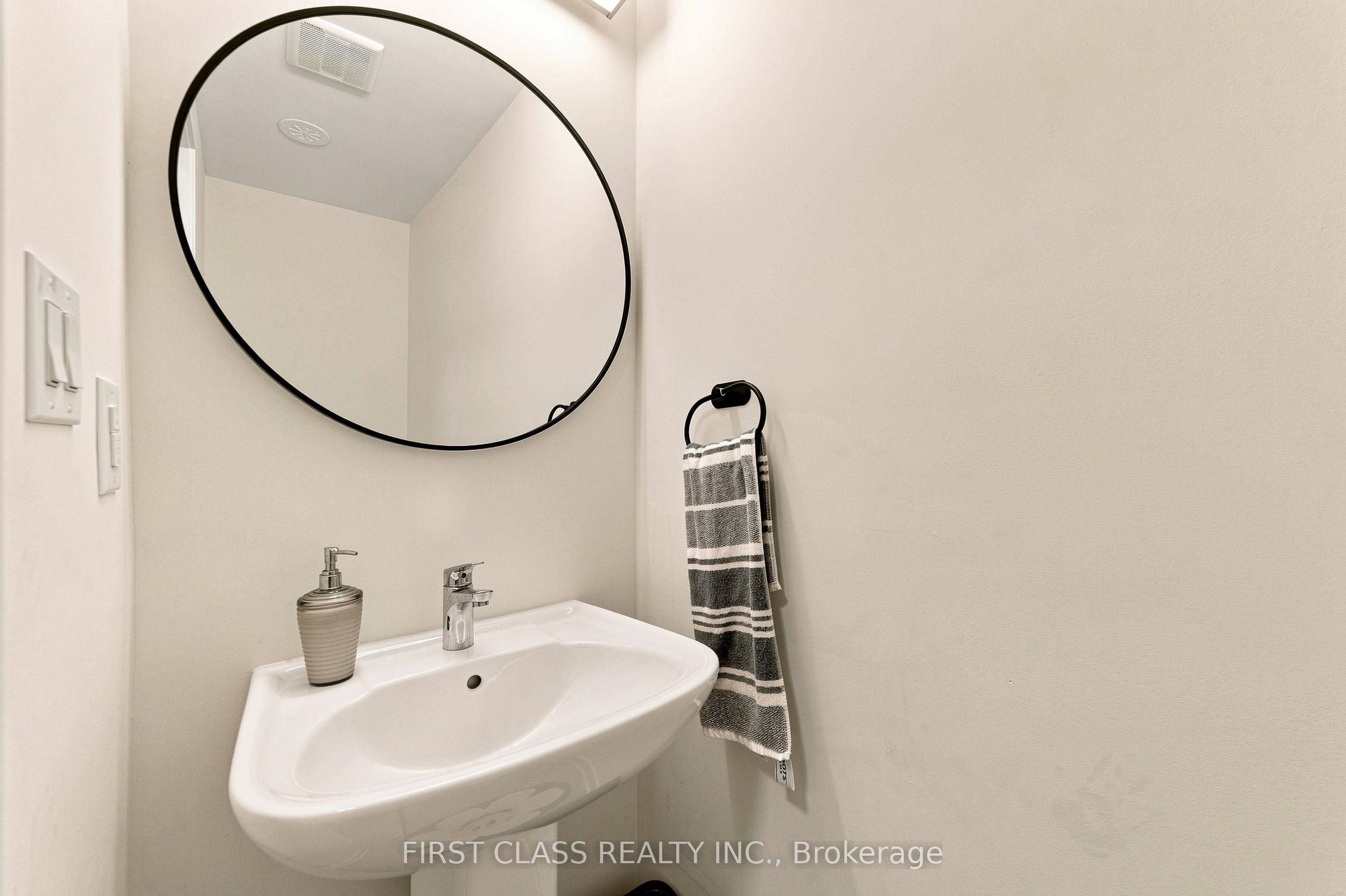 224 Matawin Lane Property Photo 16
