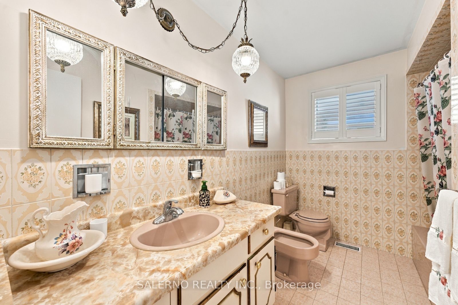 467 Woodbridge Avenue Property Photo 24