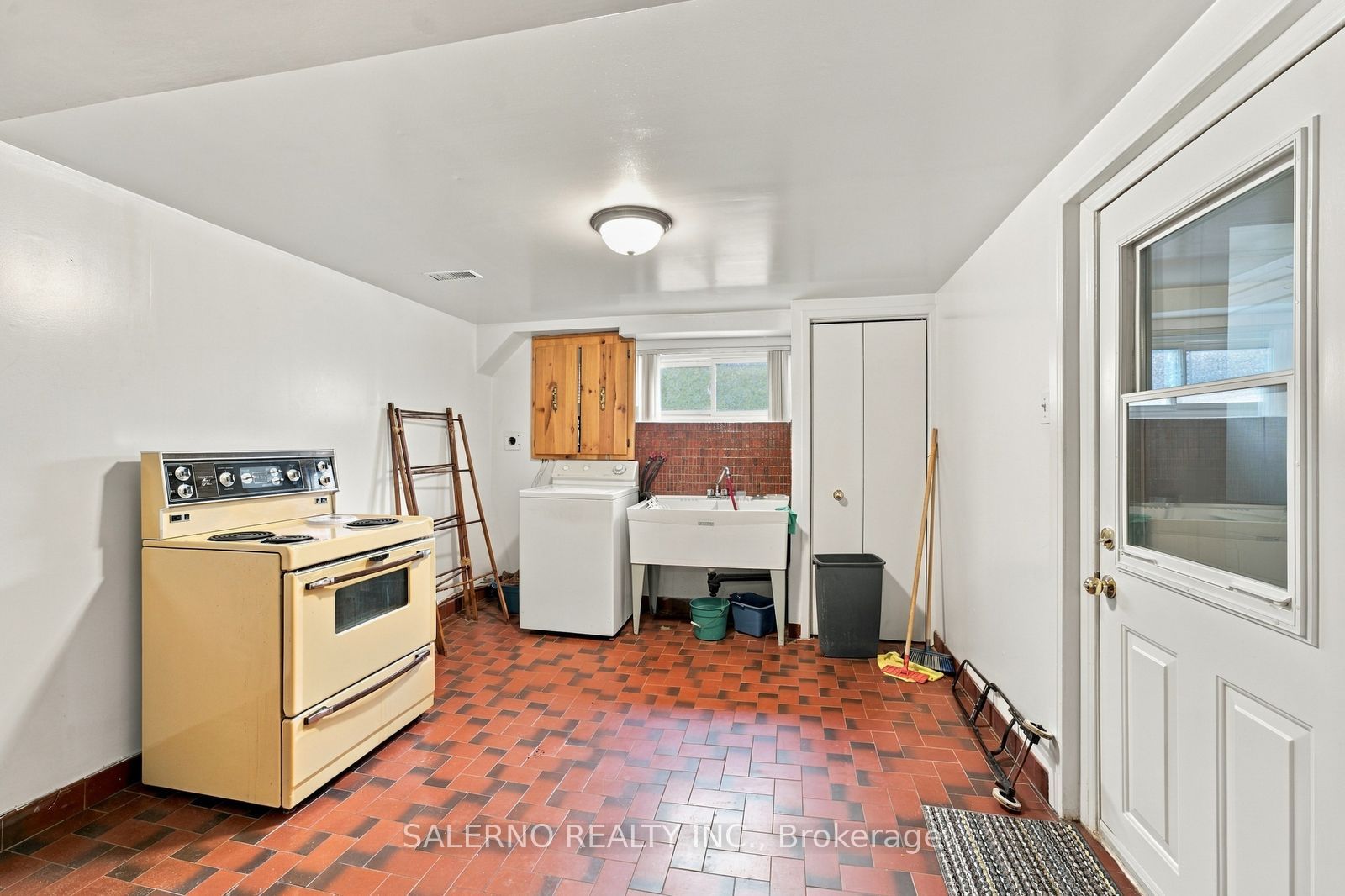 467 Woodbridge Avenue Property Photo 43