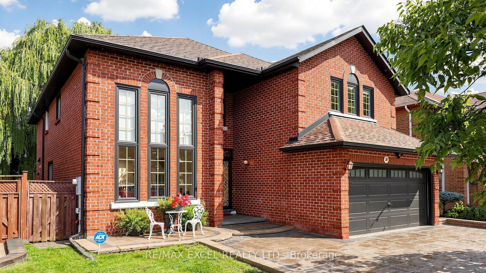 2b Trinity Crescent Property Photo 1
