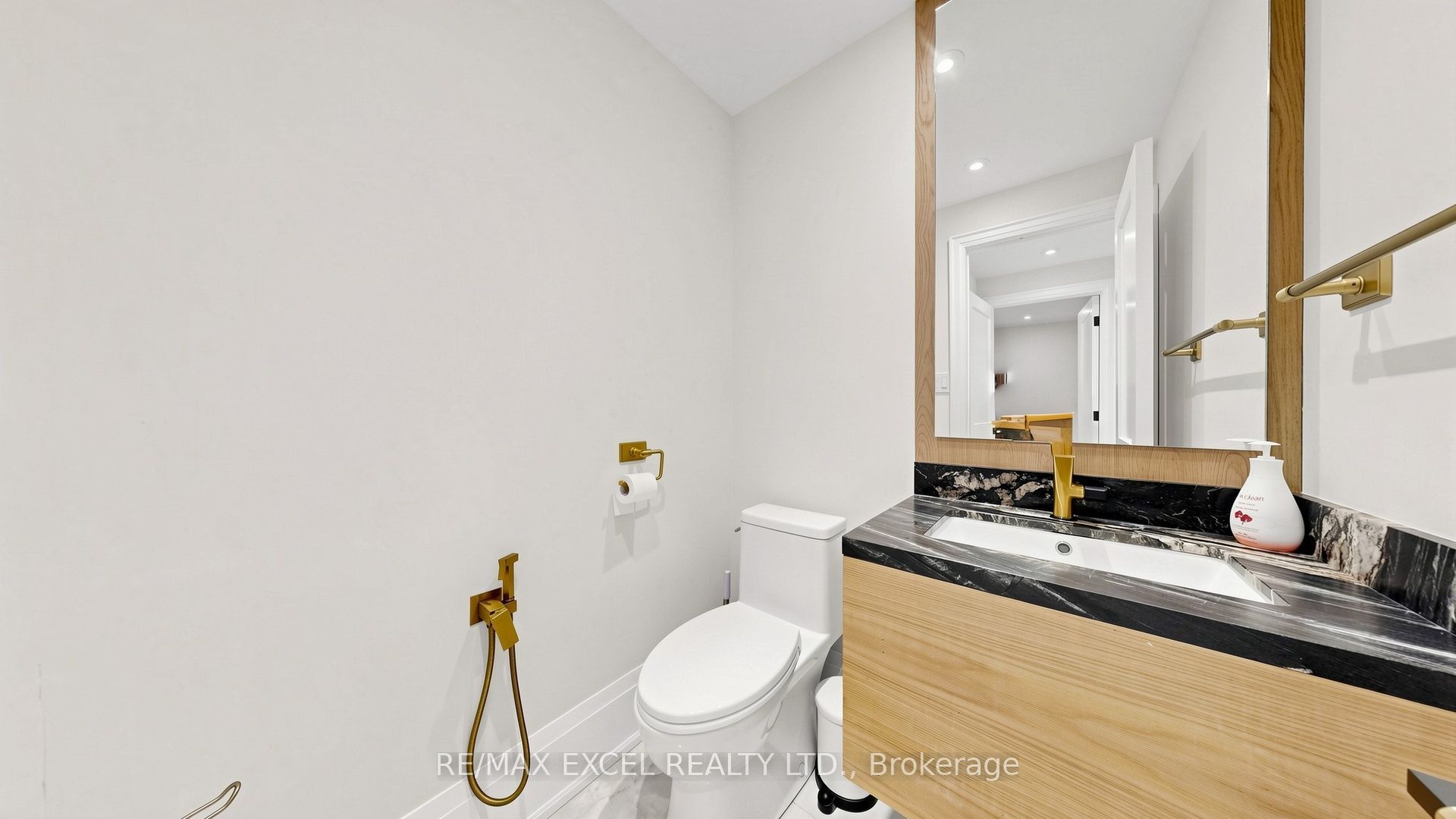 2b Trinity Crescent Property Photo 25