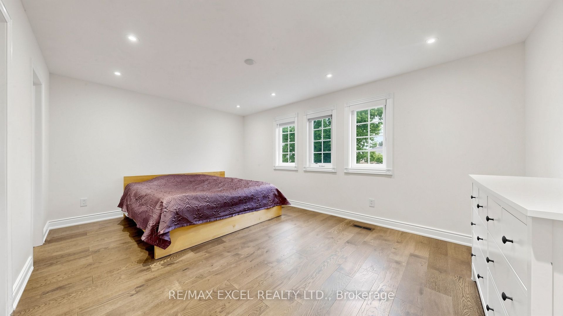 2b Trinity Crescent Property Photo 31