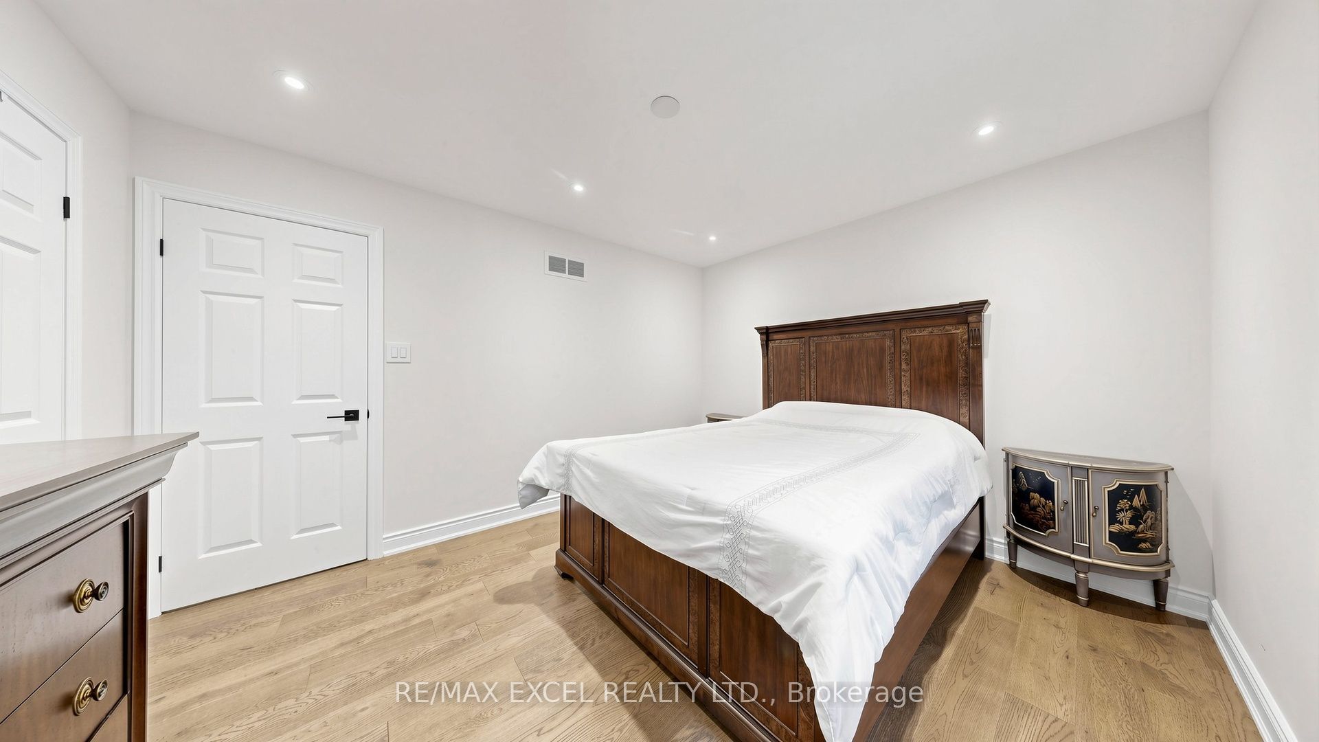 2b Trinity Crescent Property Photo 33