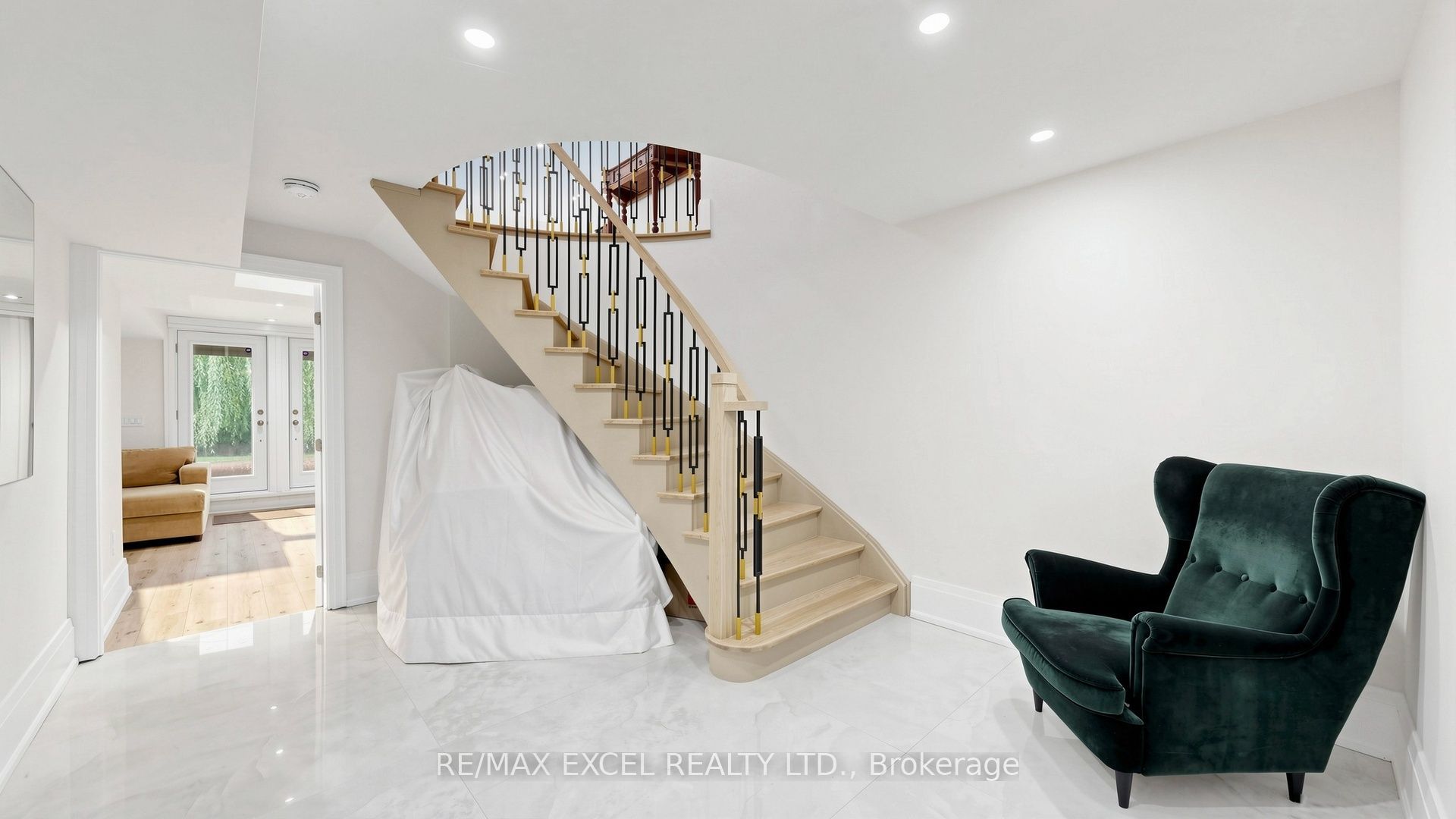 2b Trinity Crescent Property Photo 36