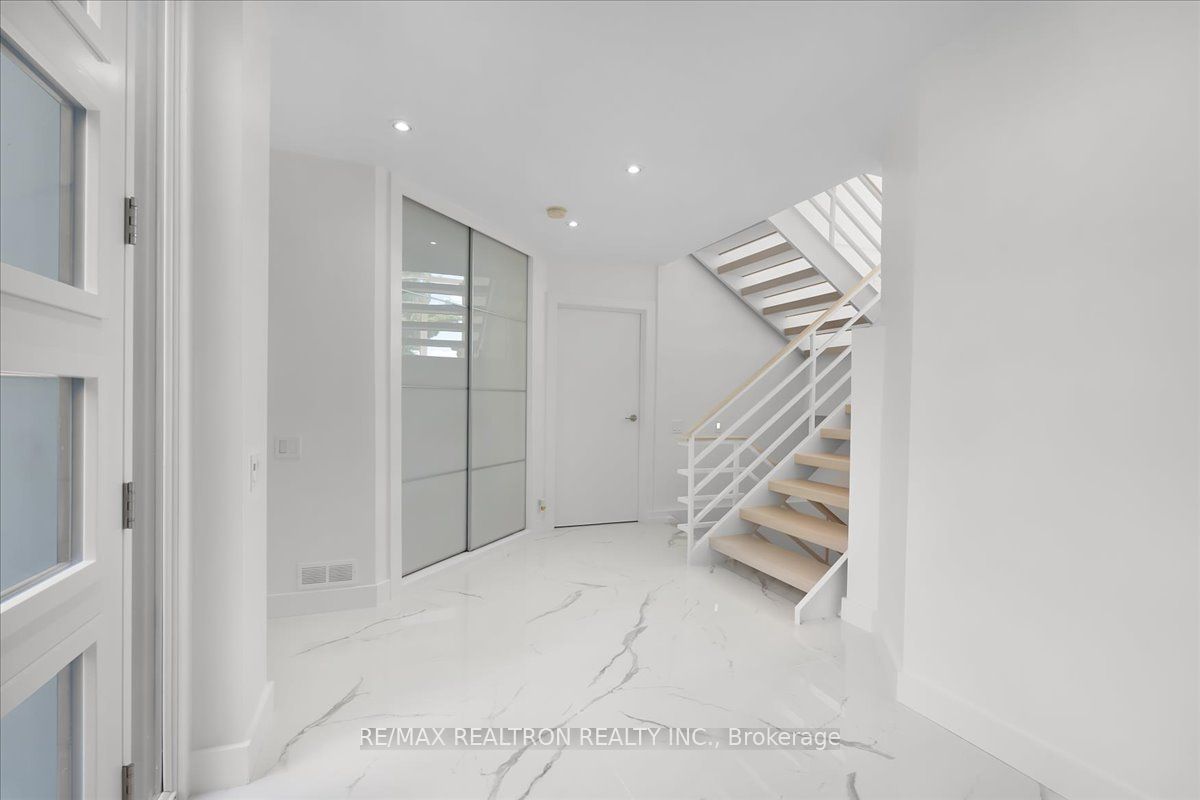 4761 9th Line Property Photo 6