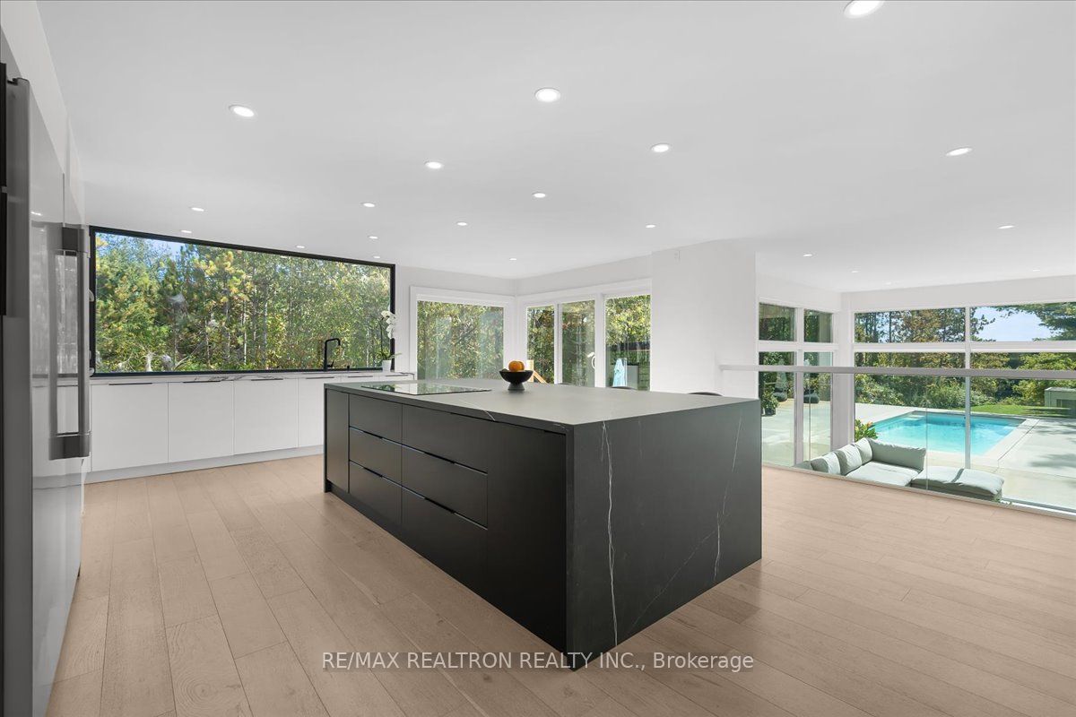 4761 9th Line Property Photo 11
