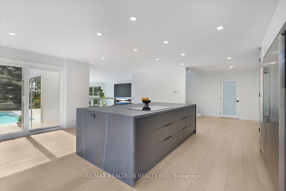 4761 9th Line Property Photo 12