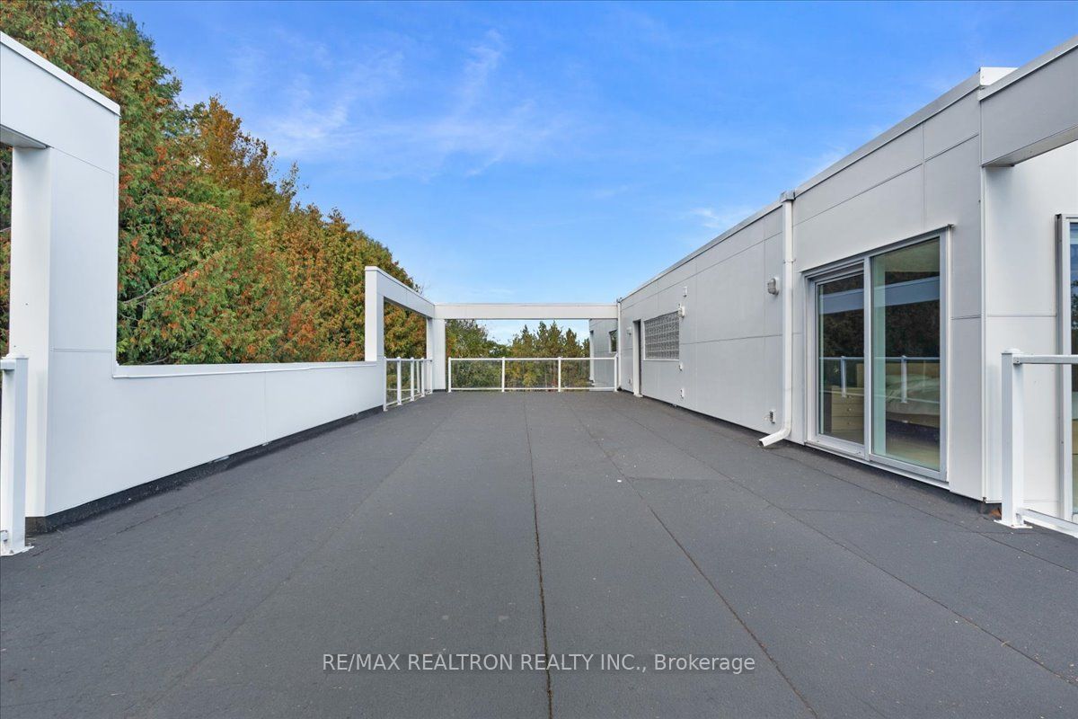 4761 9th Line Property Photo 22