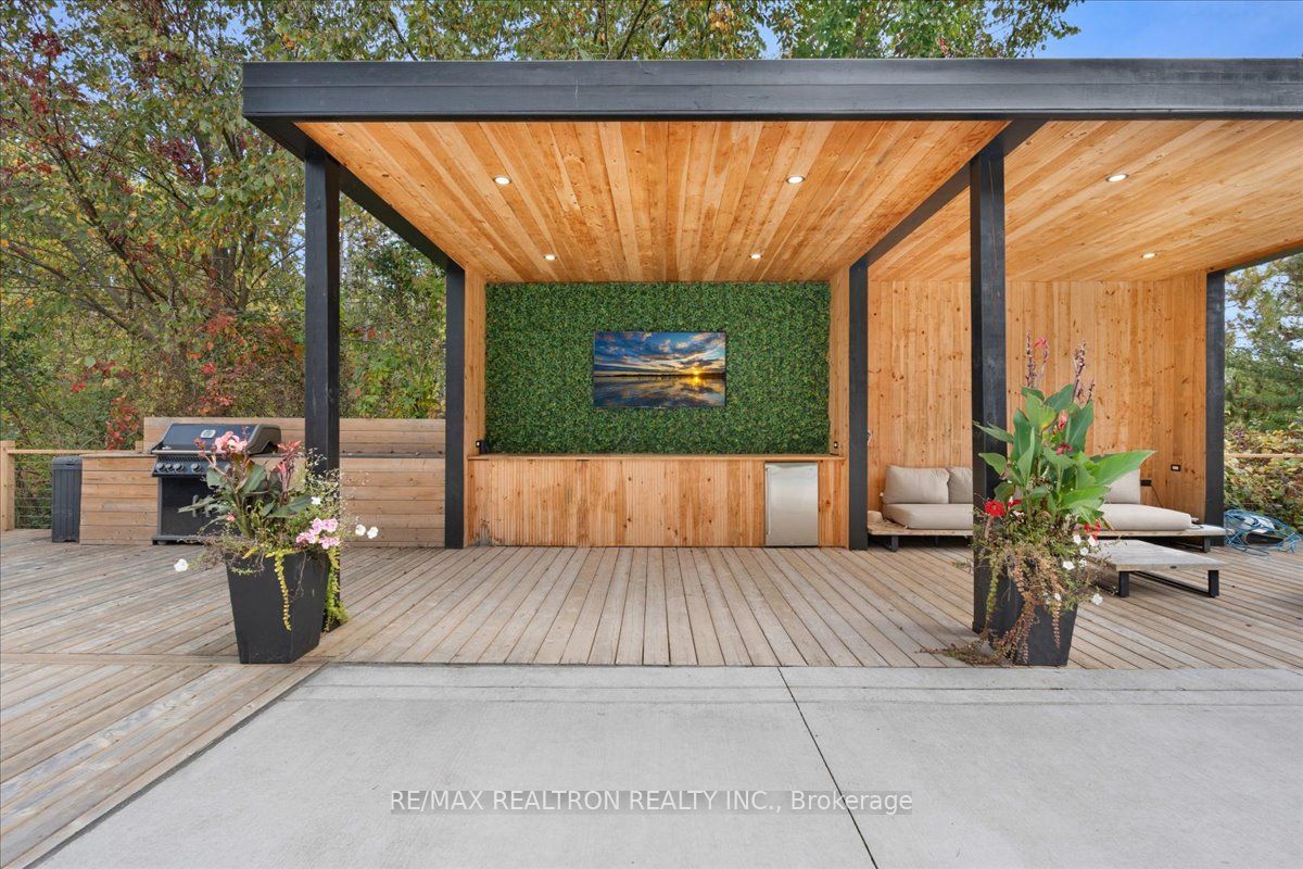 4761 9th Line Property Photo 35