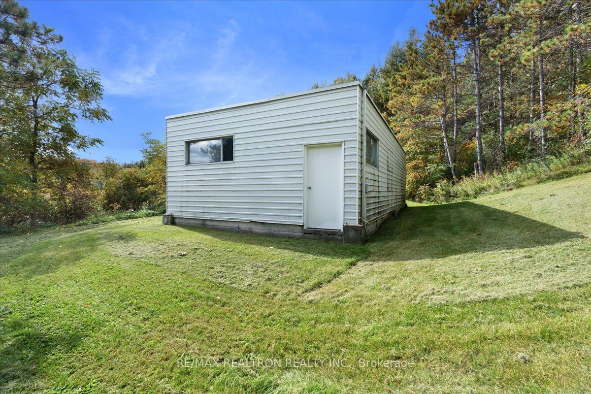 4761 9th Line Property Photo 41