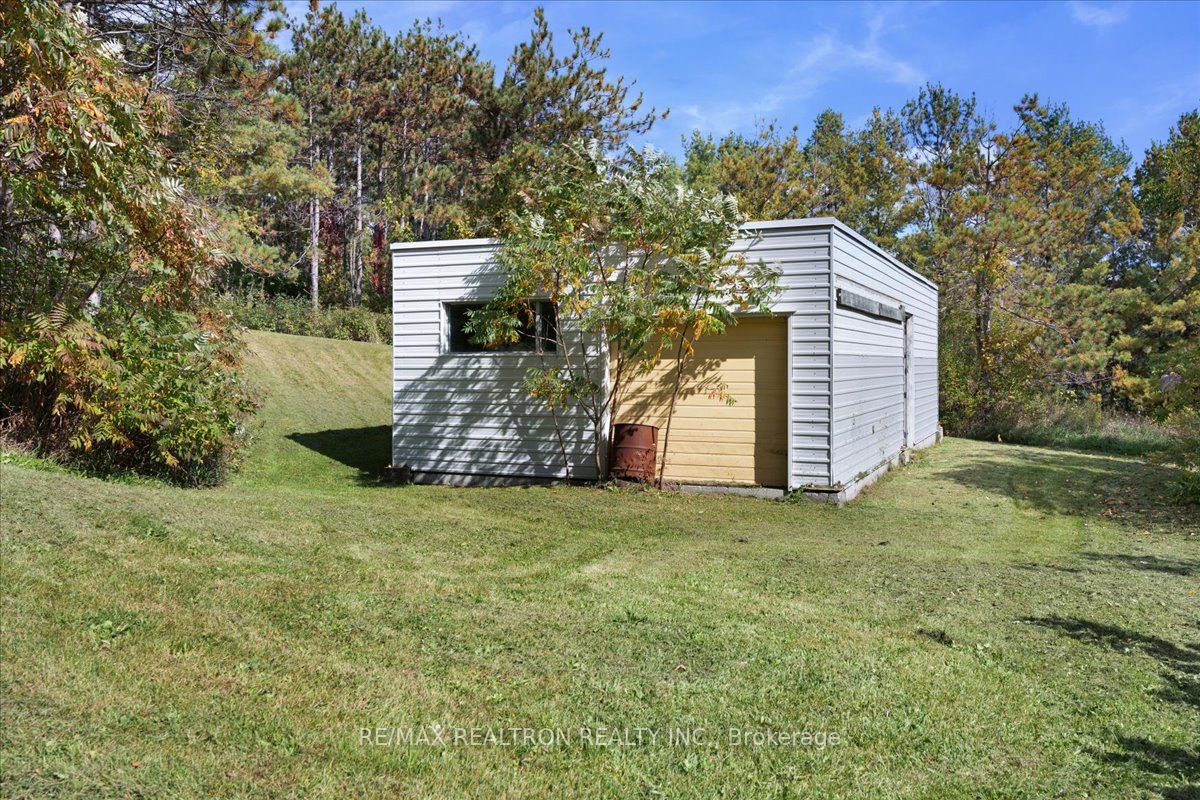 4761 9th Line Property Photo 42