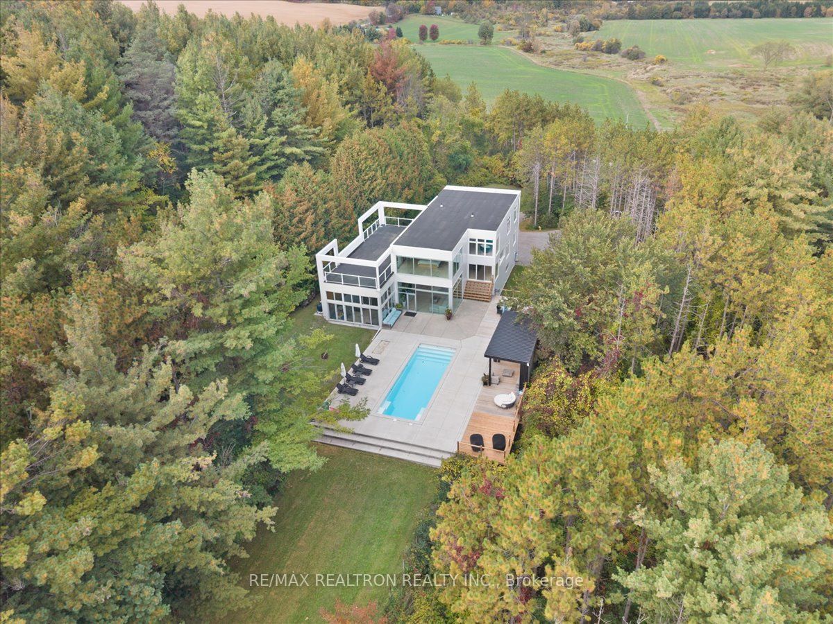 4761 9th Line Property Photo 44