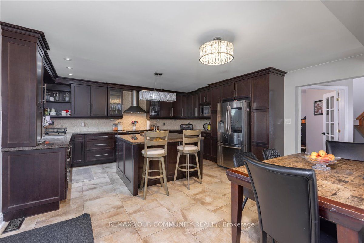 76 Riverglen Drive Property Photo 14