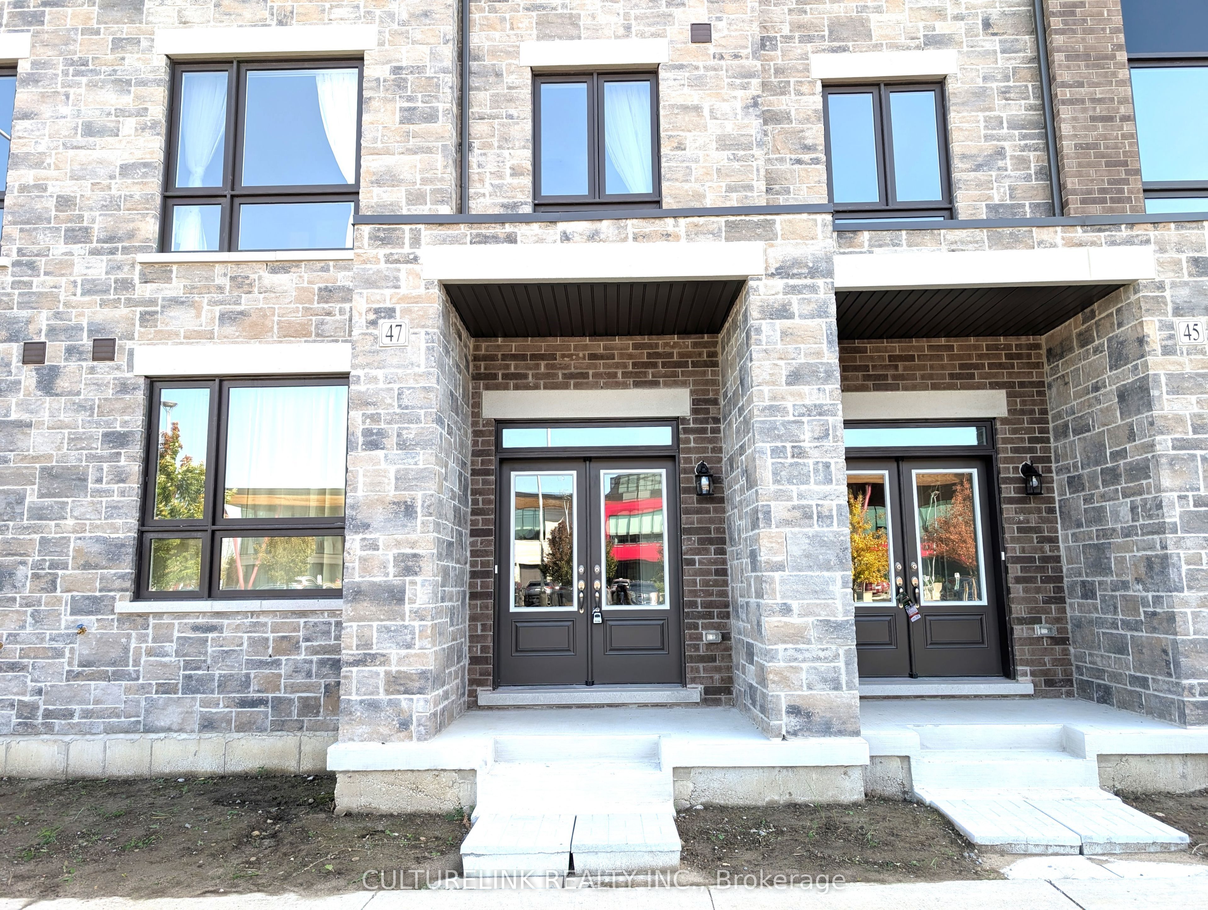 47 Mumbai Drive Property Photo 1