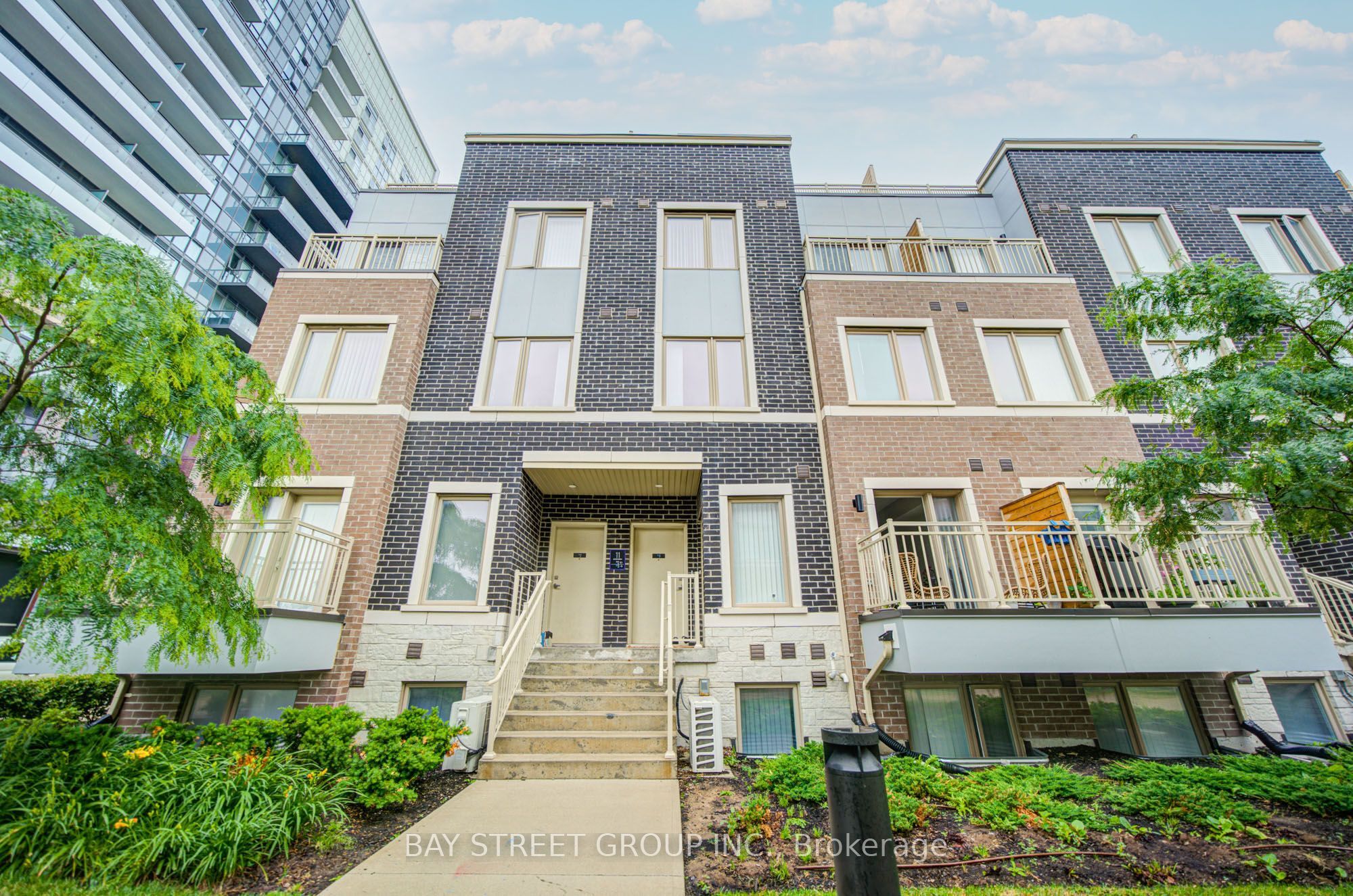 11 Honeycrisp Crescent Th3 Property Photo 1