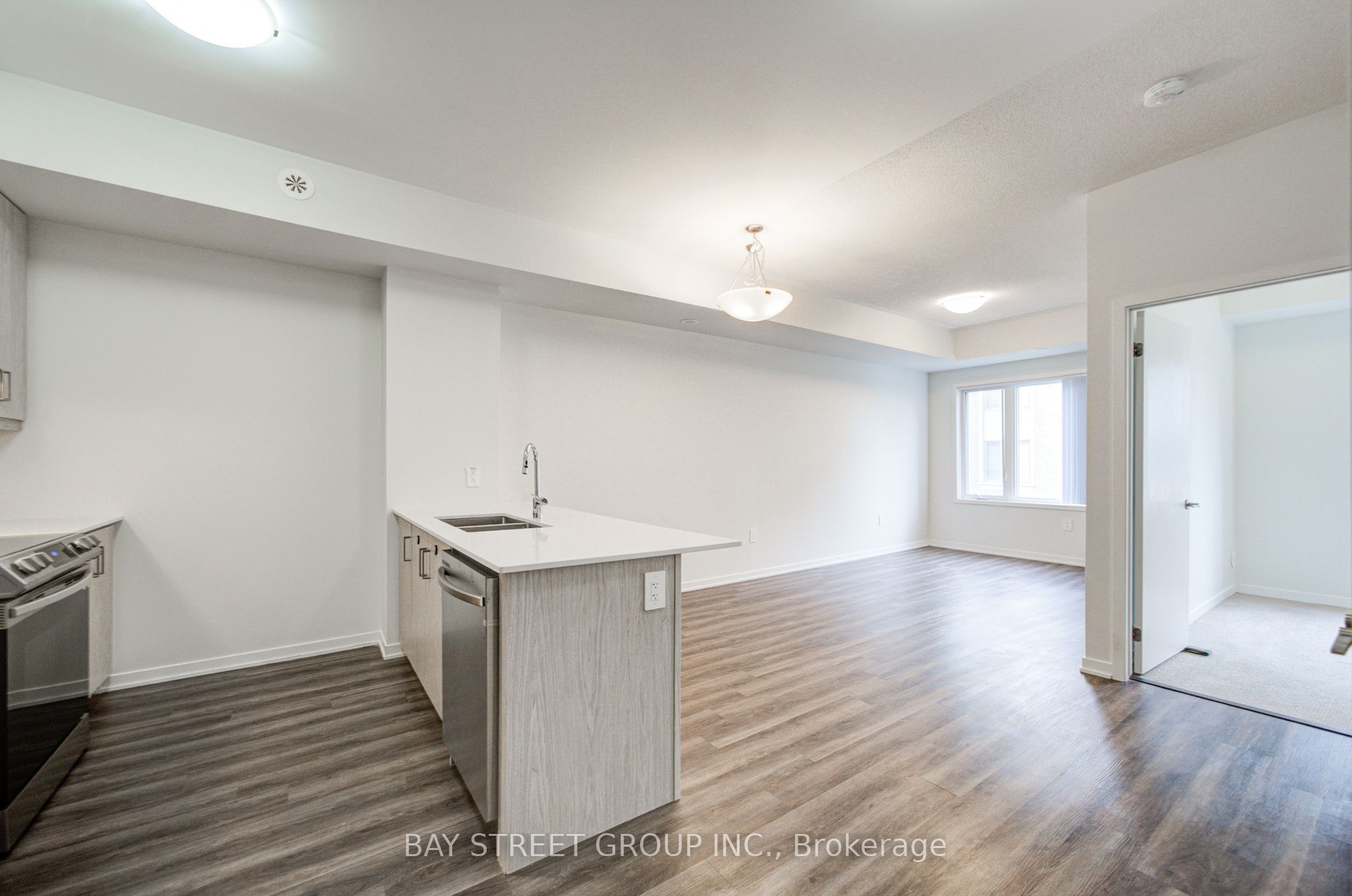 11 Honeycrisp Crescent Th3 Property Photo 5