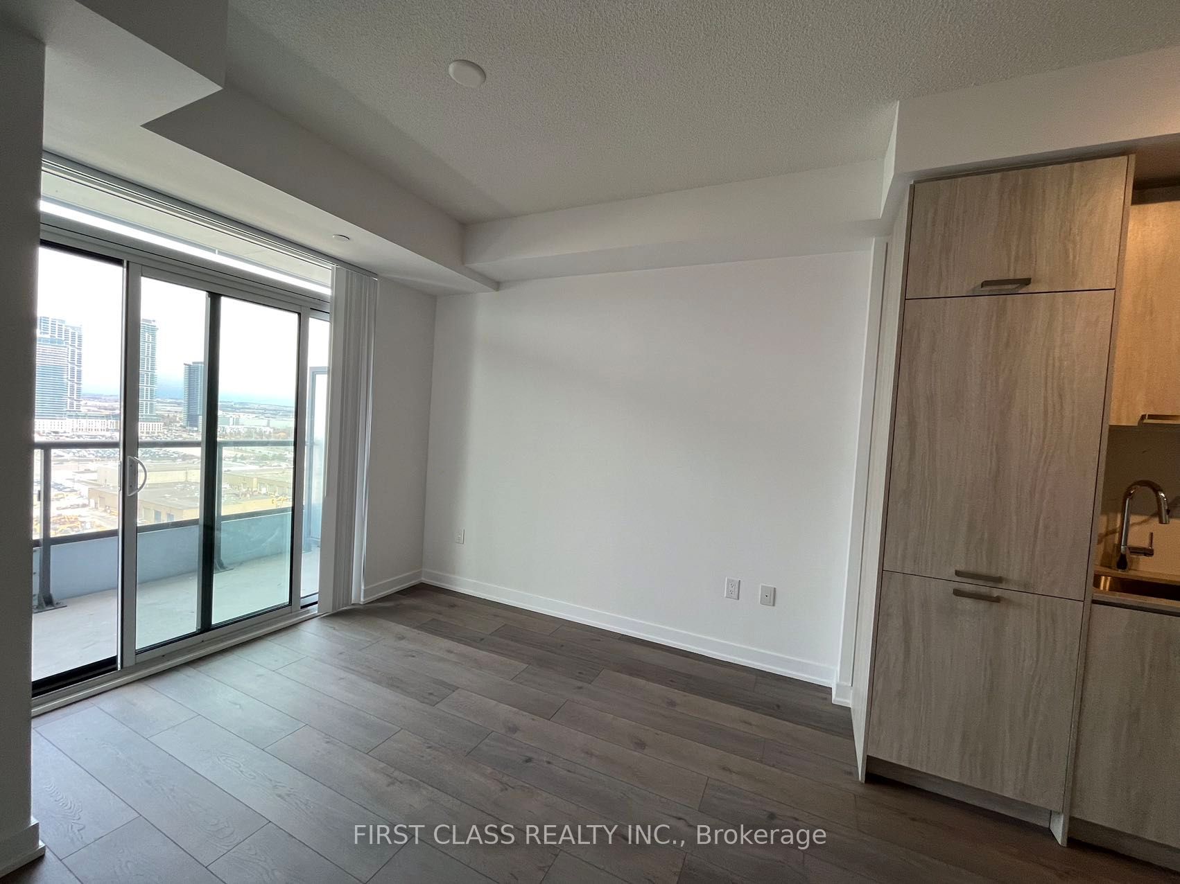 38 Honeycrisp Crescent 2012 Property Photo 6