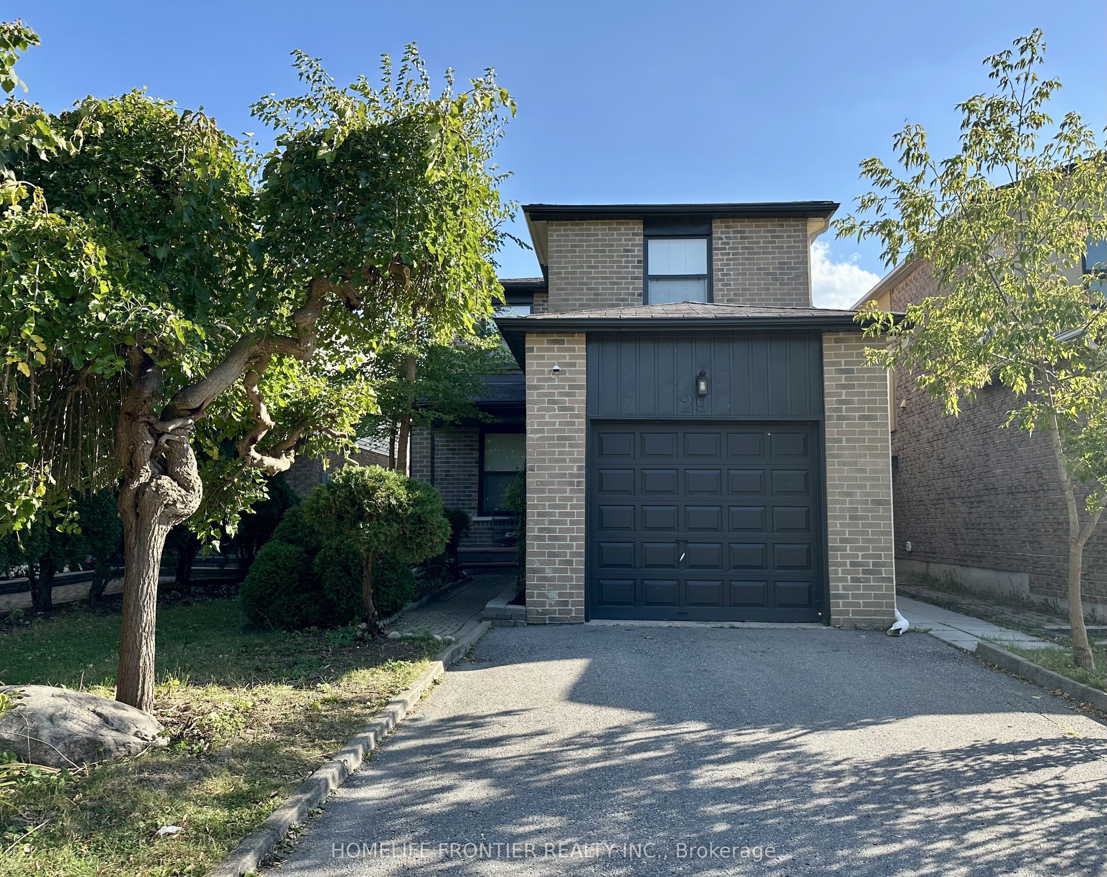 29 Constellation Crescent Lower Property Photo 1