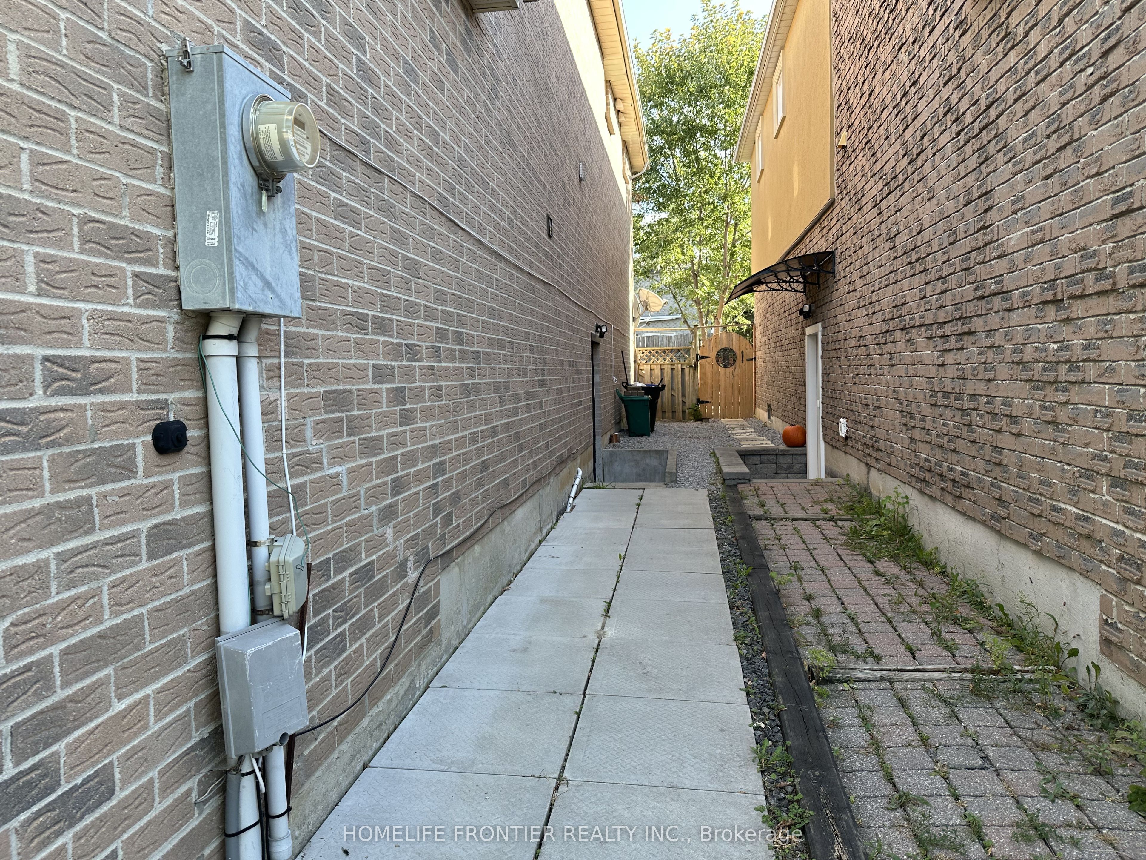 29 Constellation Crescent Lower Property Photo 2