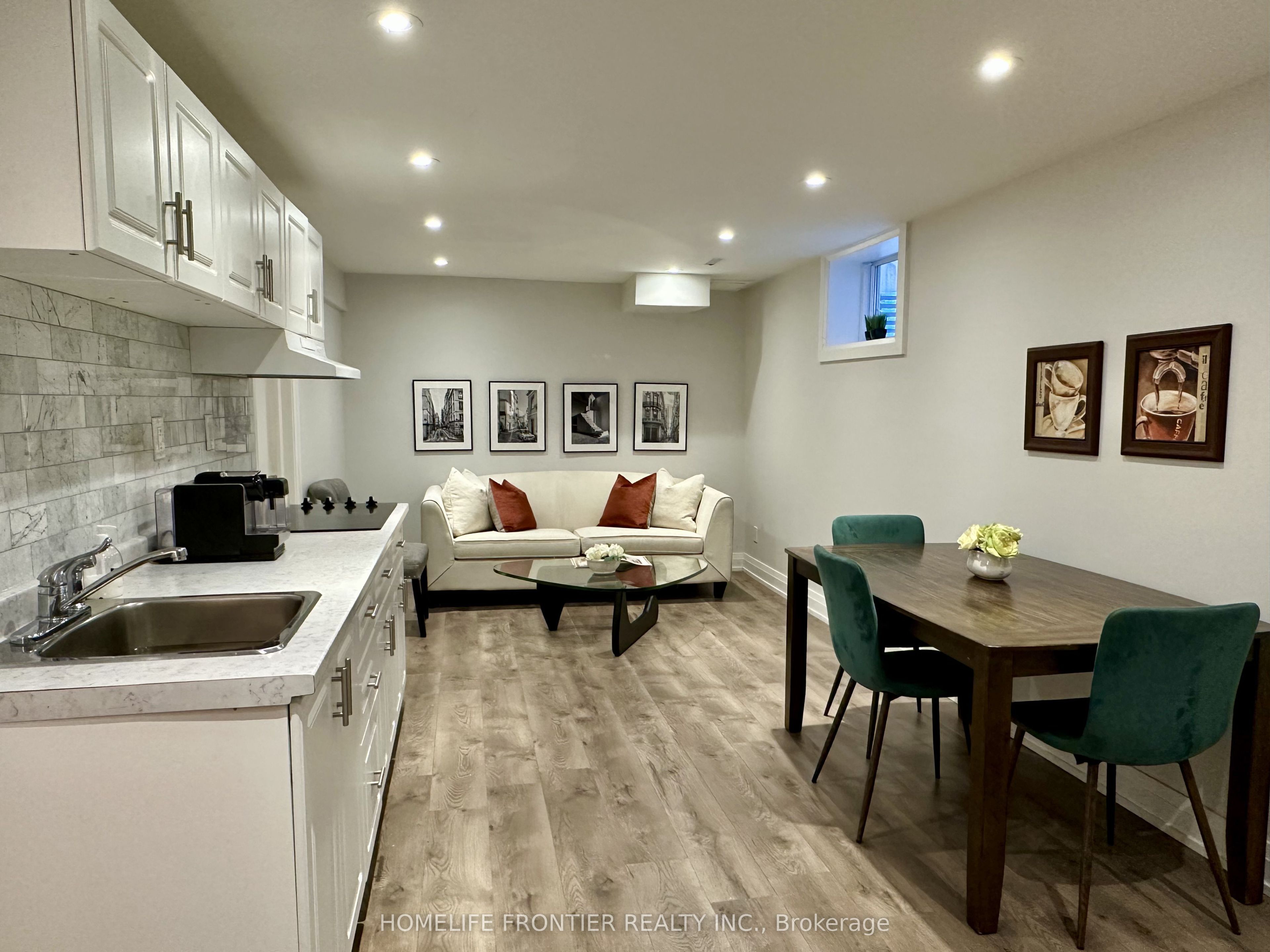 29 Constellation Crescent Lower Property Photo 4