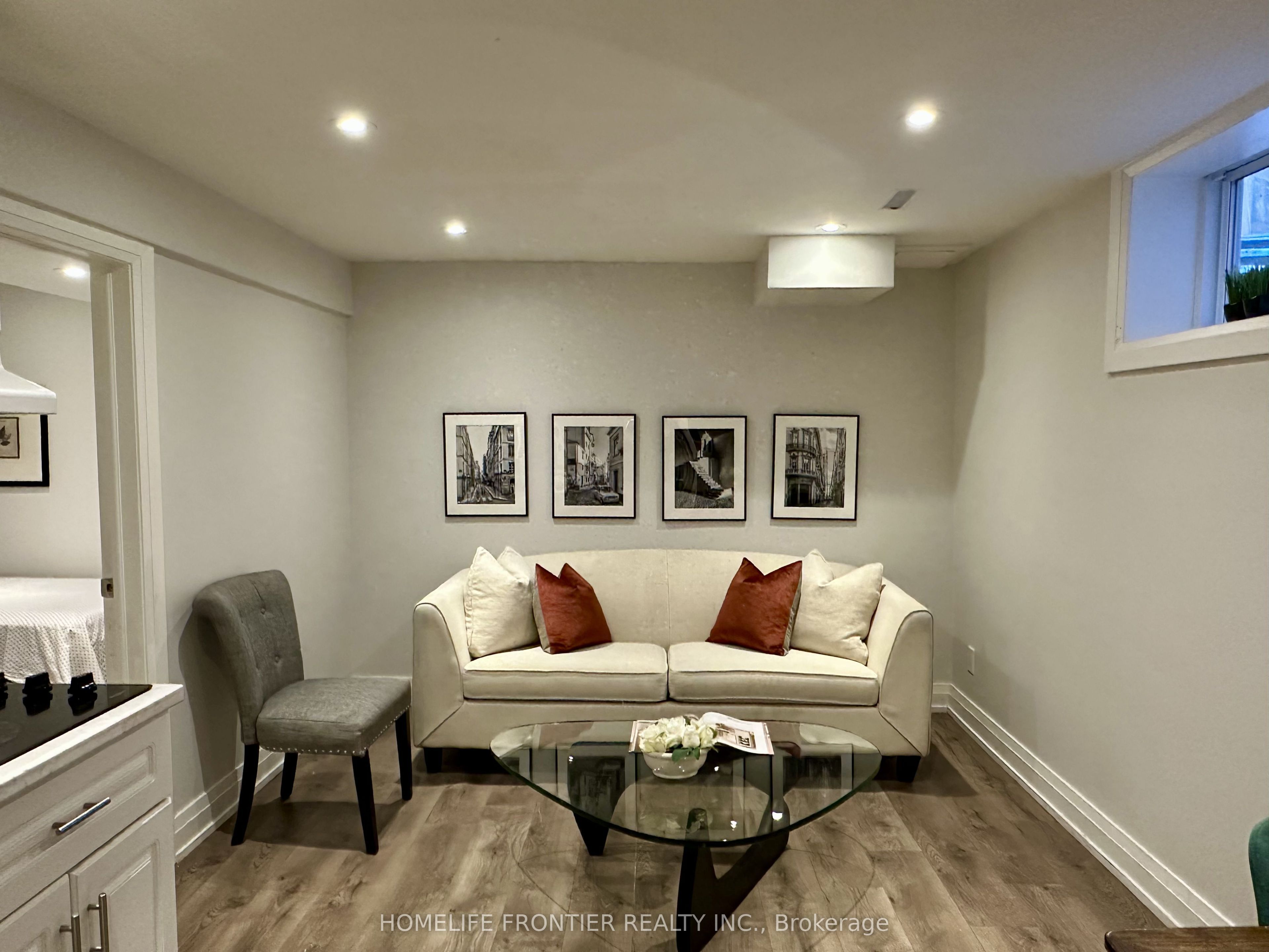29 Constellation Crescent Lower Property Photo 5