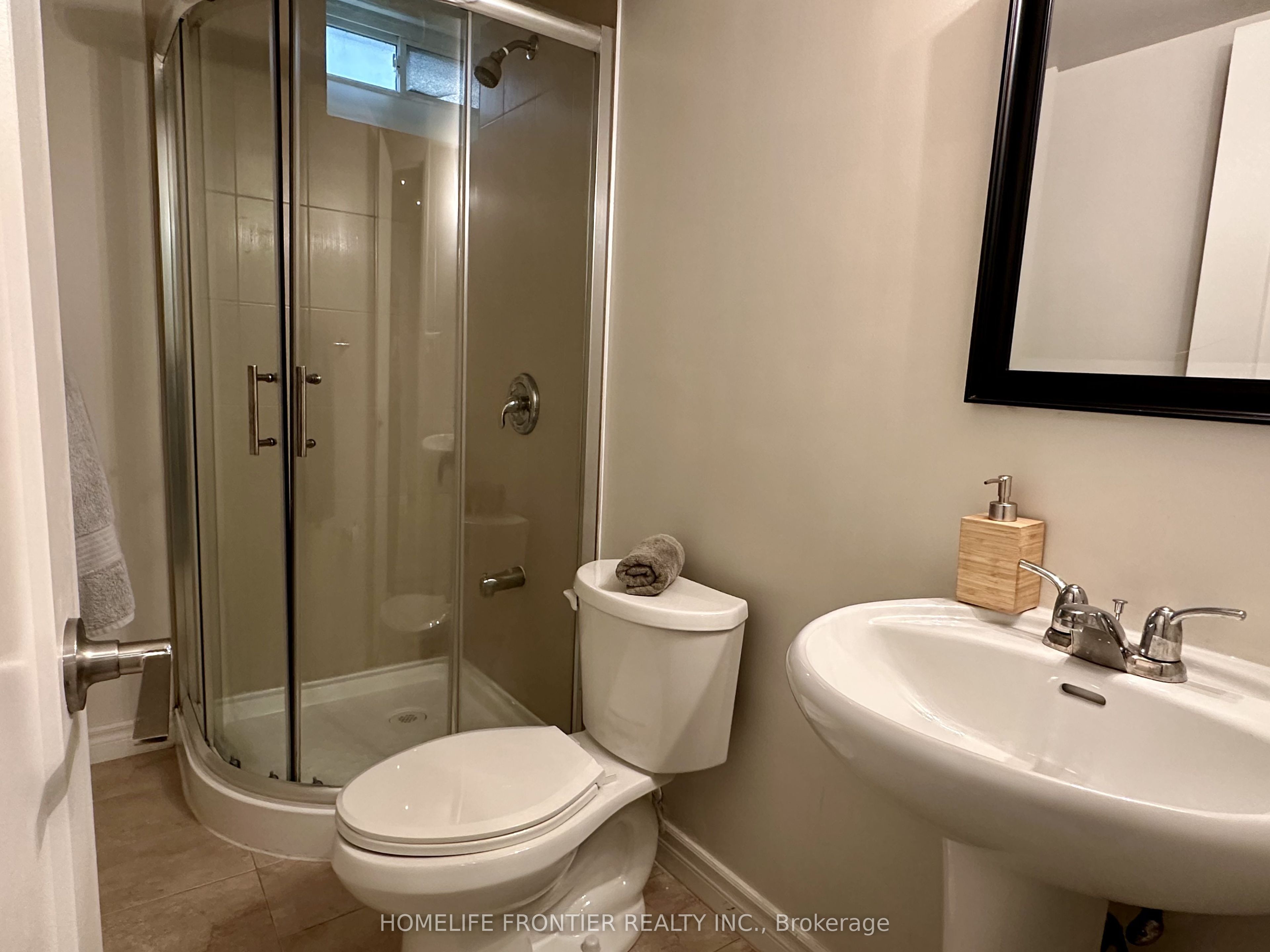 29 Constellation Crescent Lower Property Photo 12