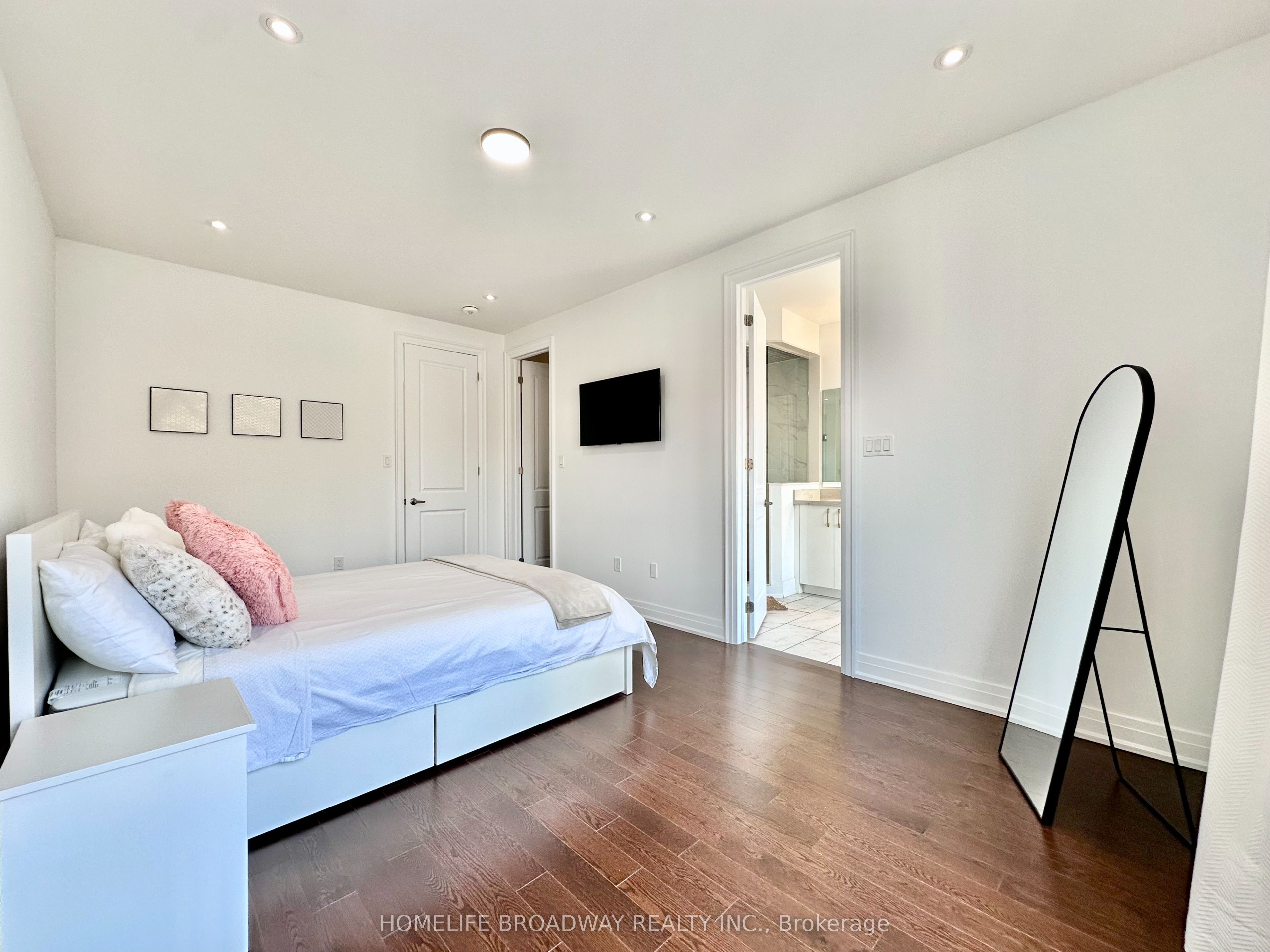 300 King Road Property Photo 24