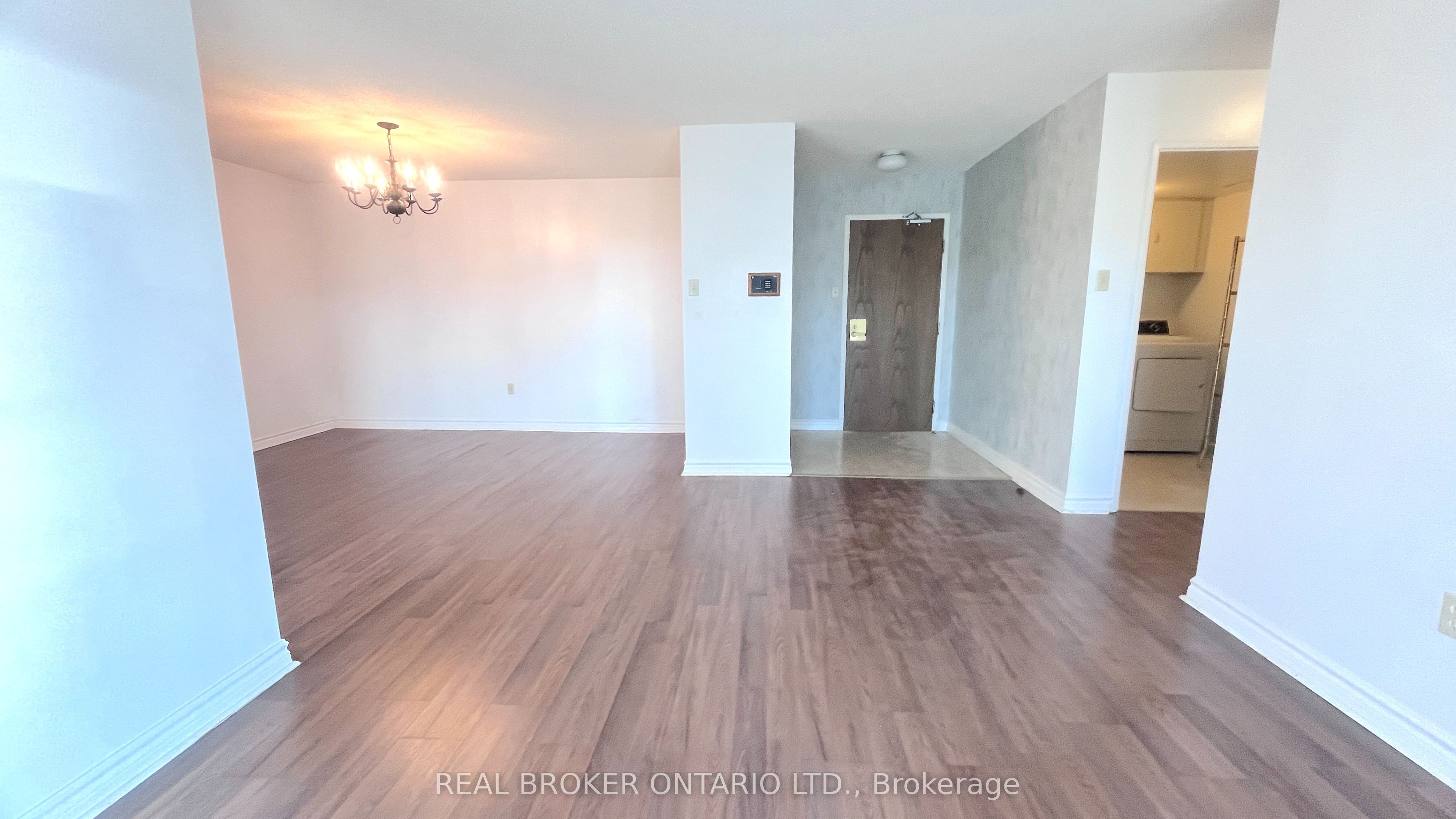 333 Clark Avenue W 509 Property Photo 2