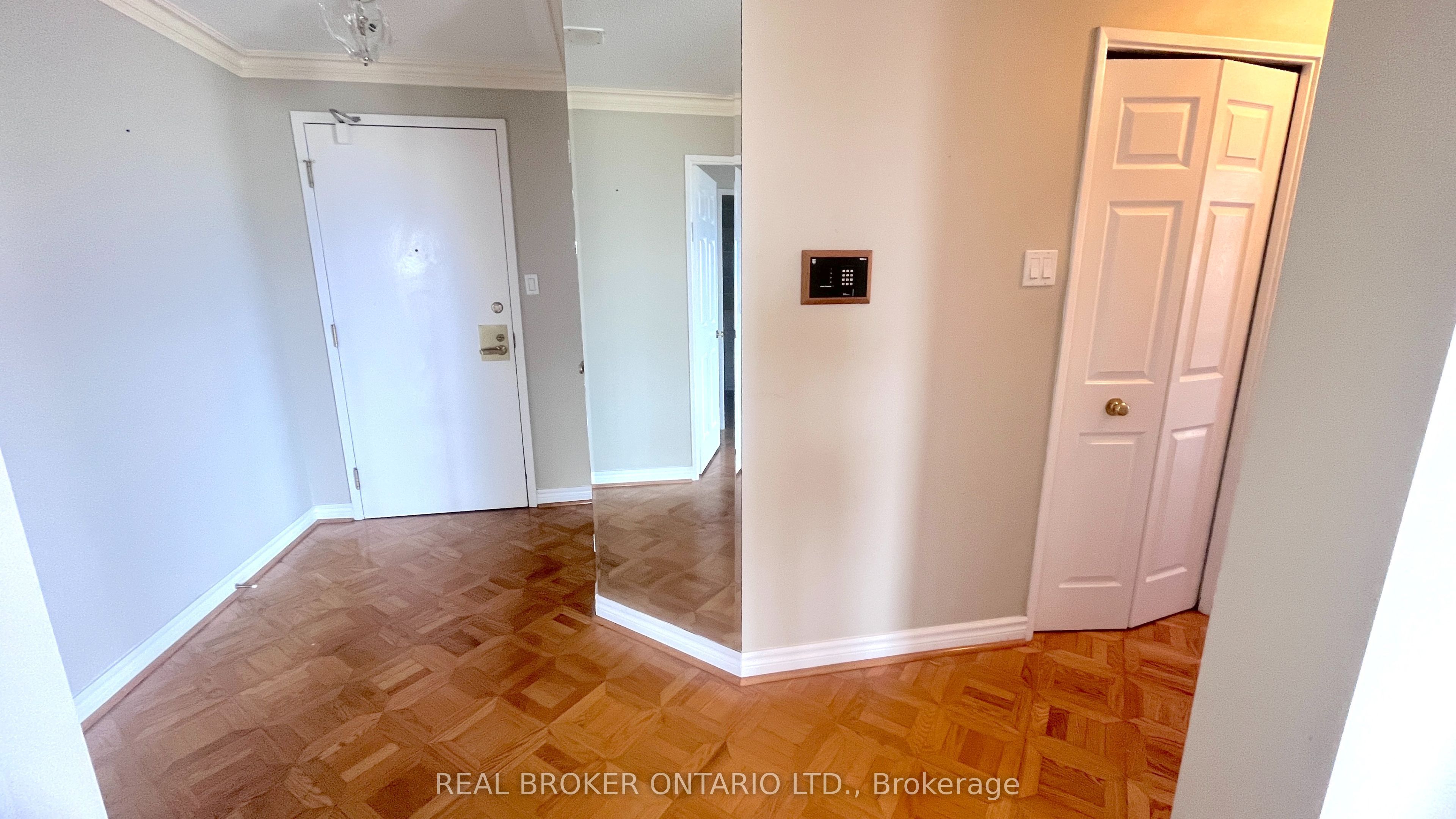 343 Clark Avenue W 1403 Property Photo 6