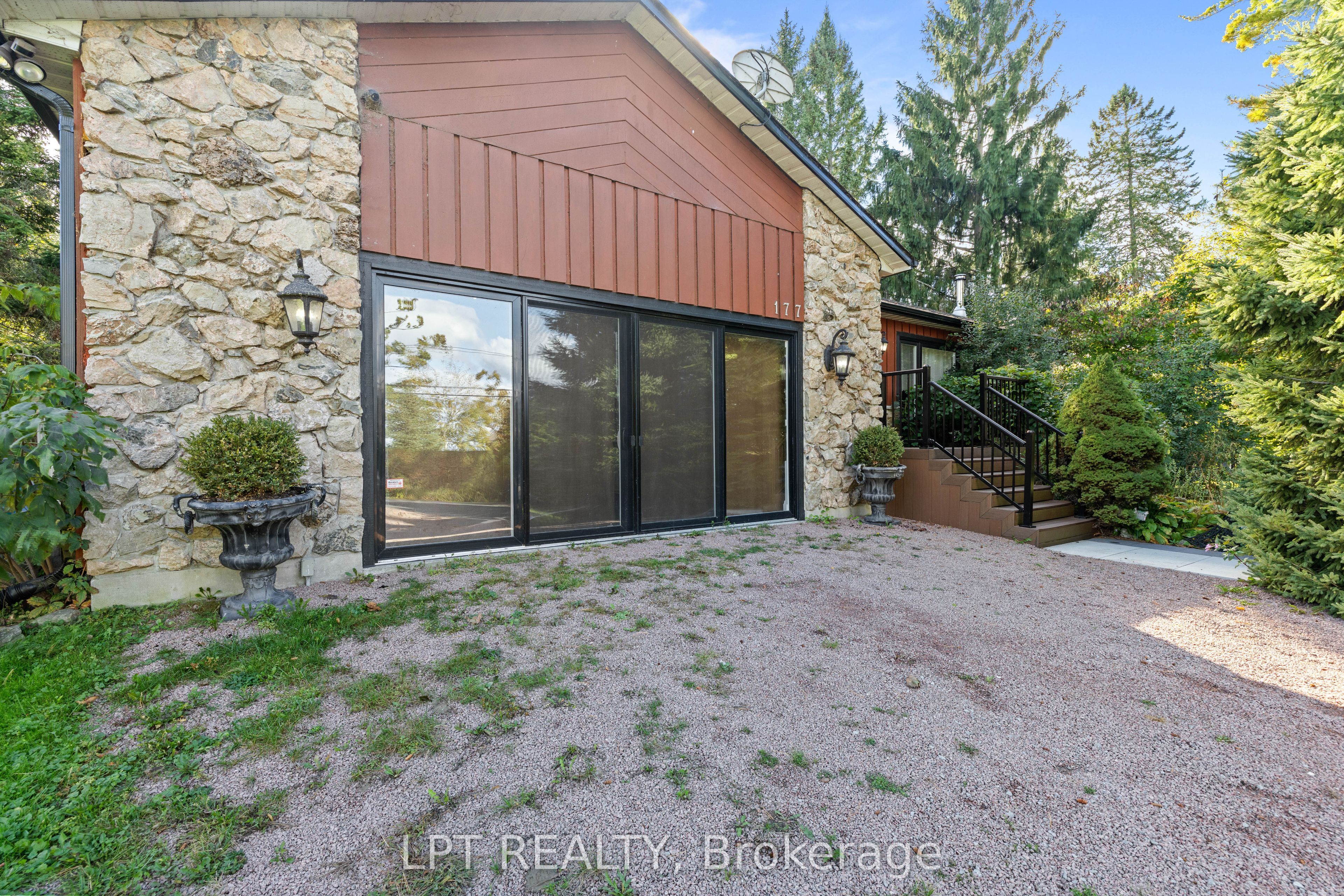 177 Hedge Road Property Photo 3