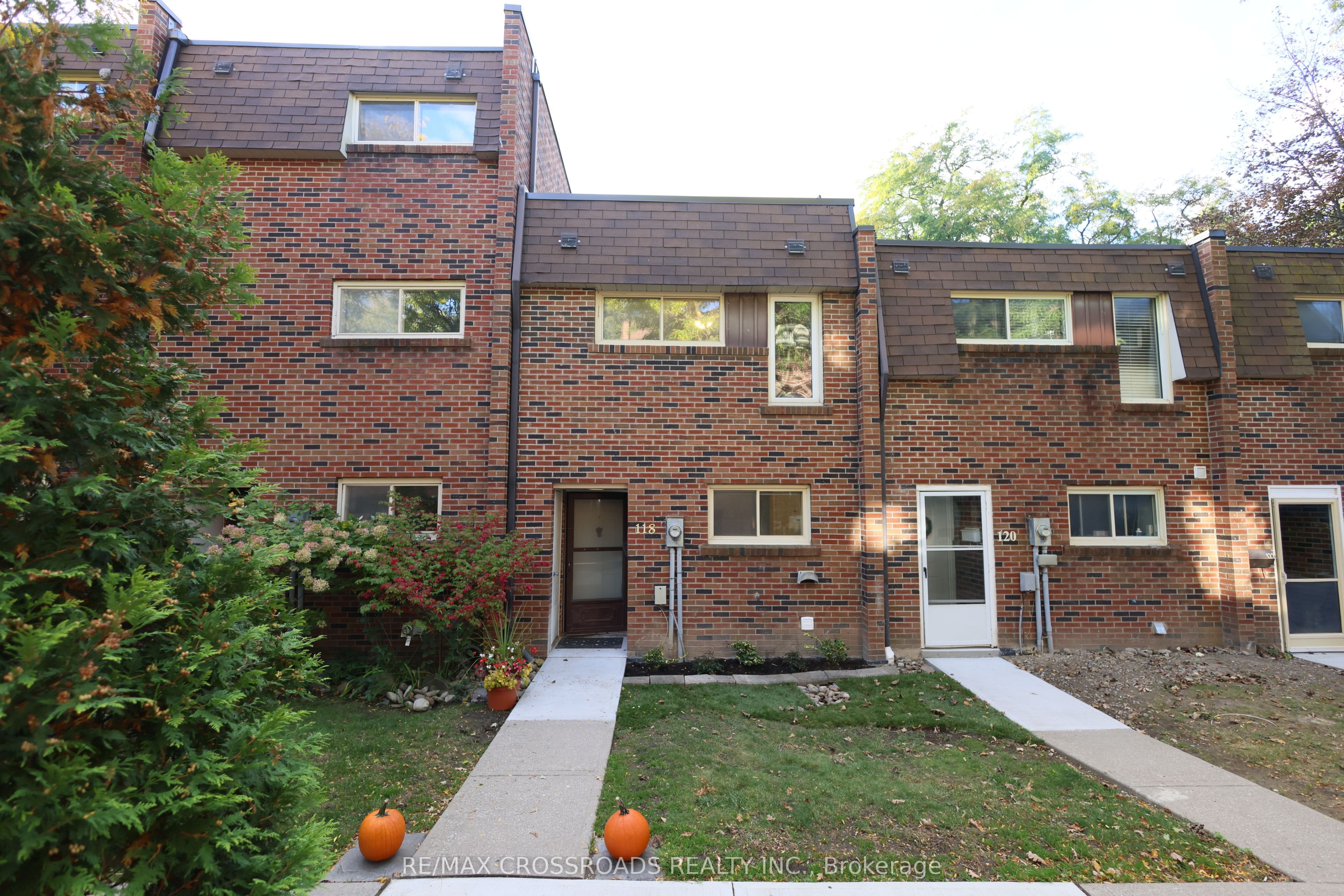 118 Wales Avenue Property Photo 1