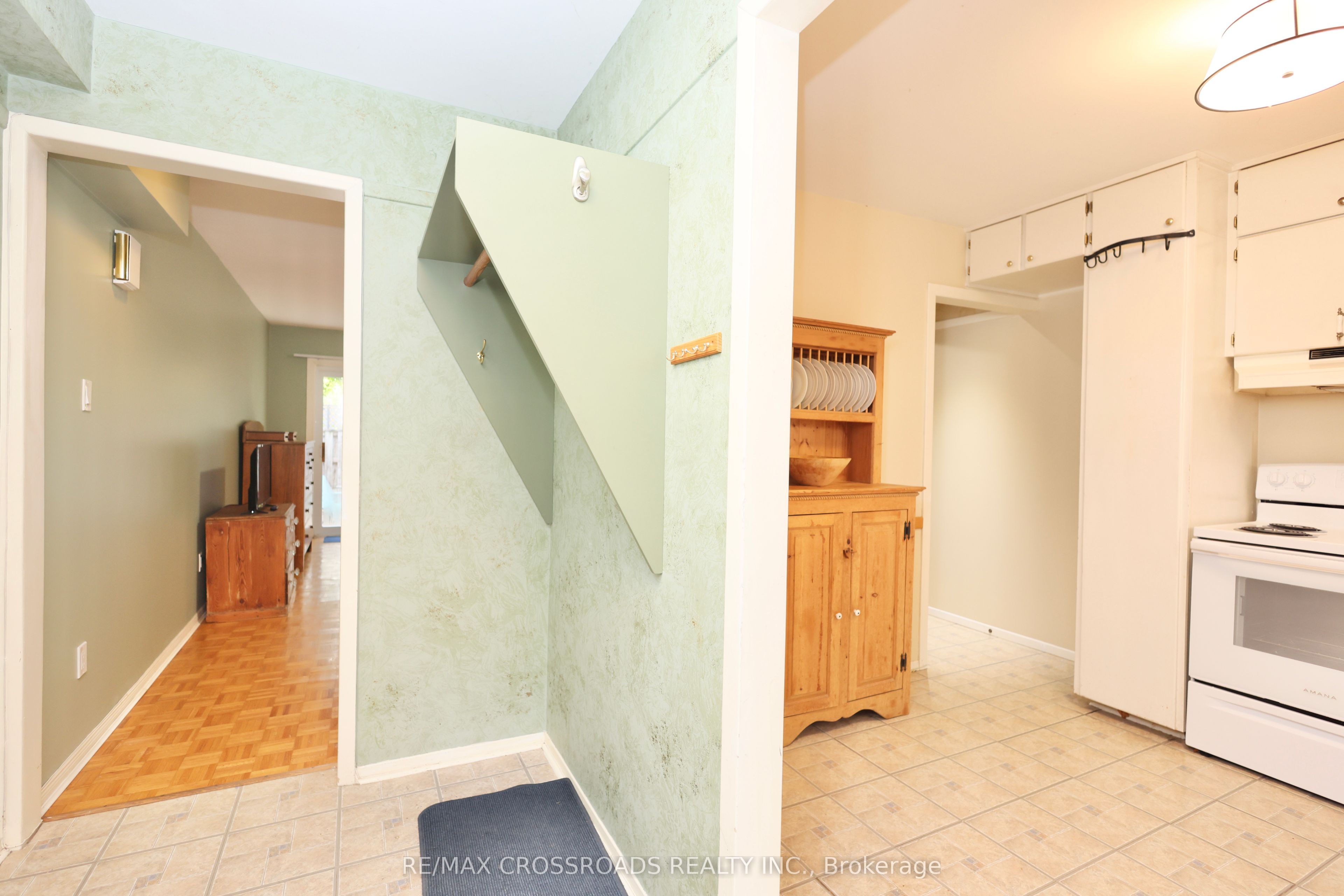118 Wales Avenue Property Photo 4