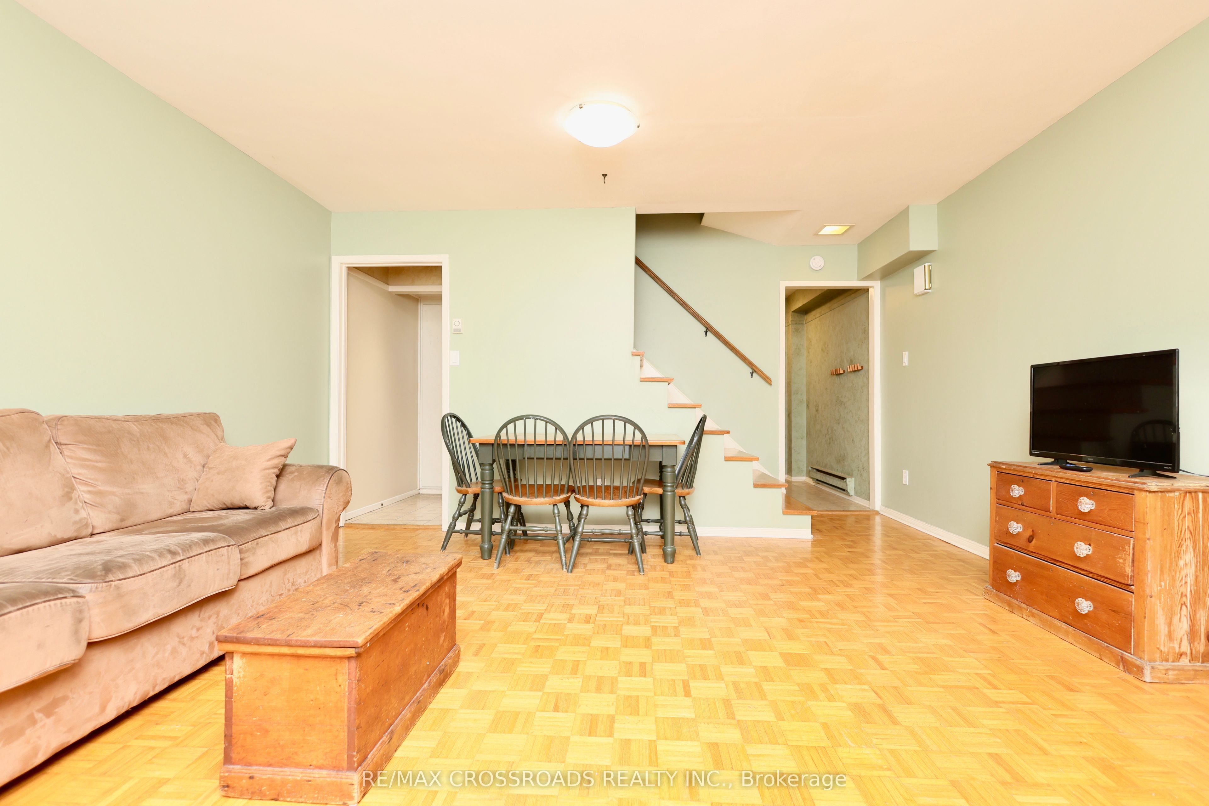 118 Wales Avenue Property Photo 7