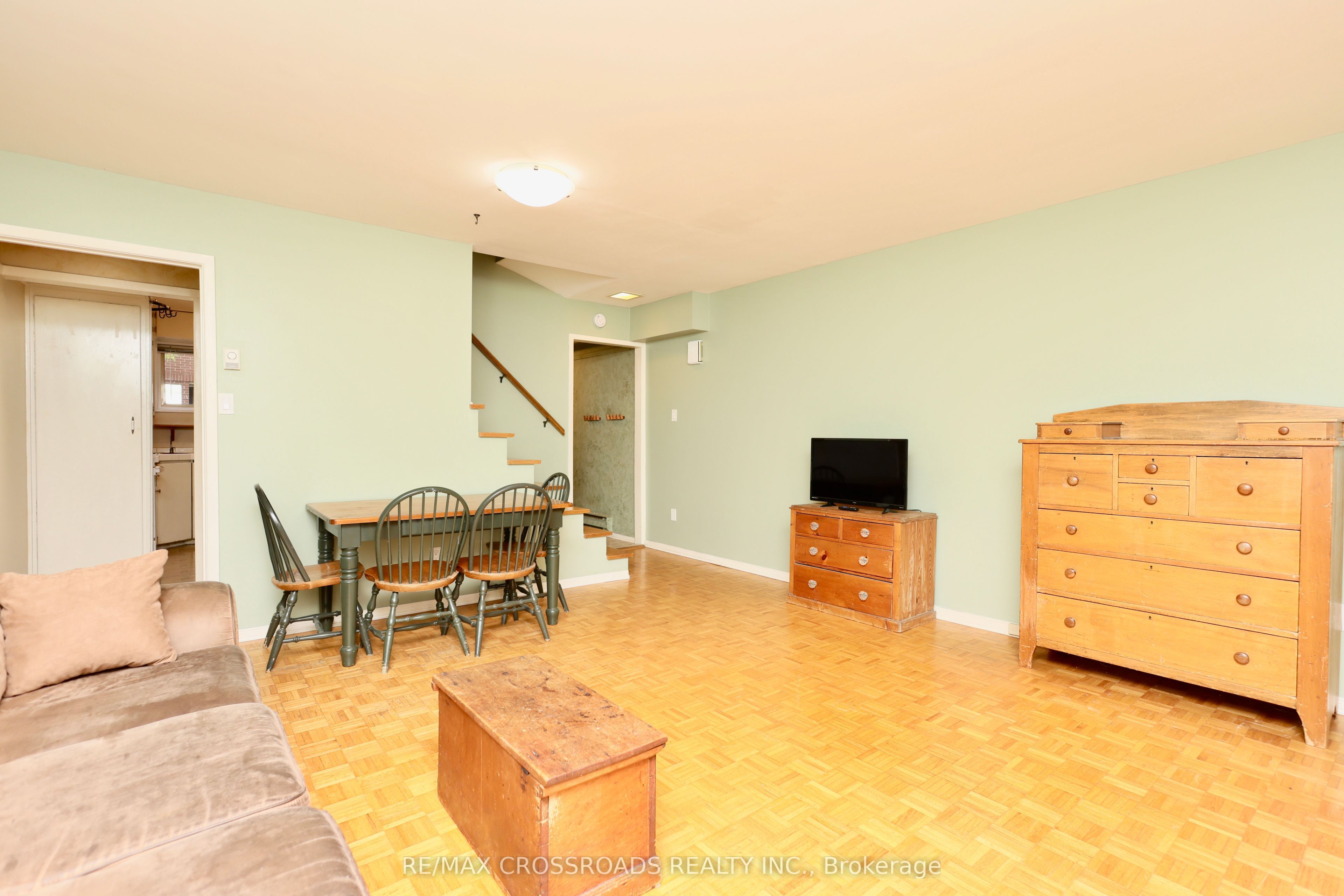 118 Wales Avenue Property Photo 8