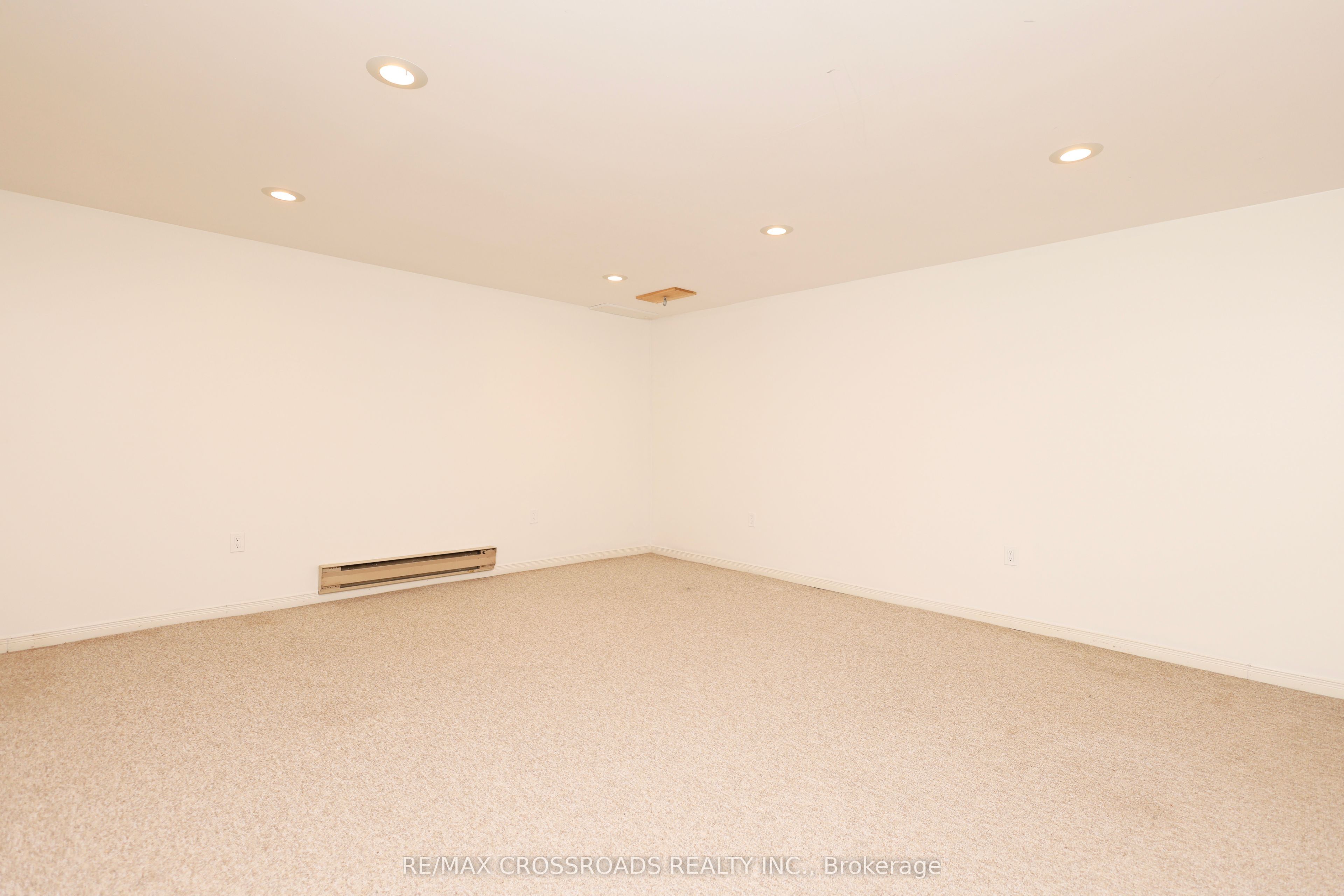 118 Wales Avenue Property Photo 19