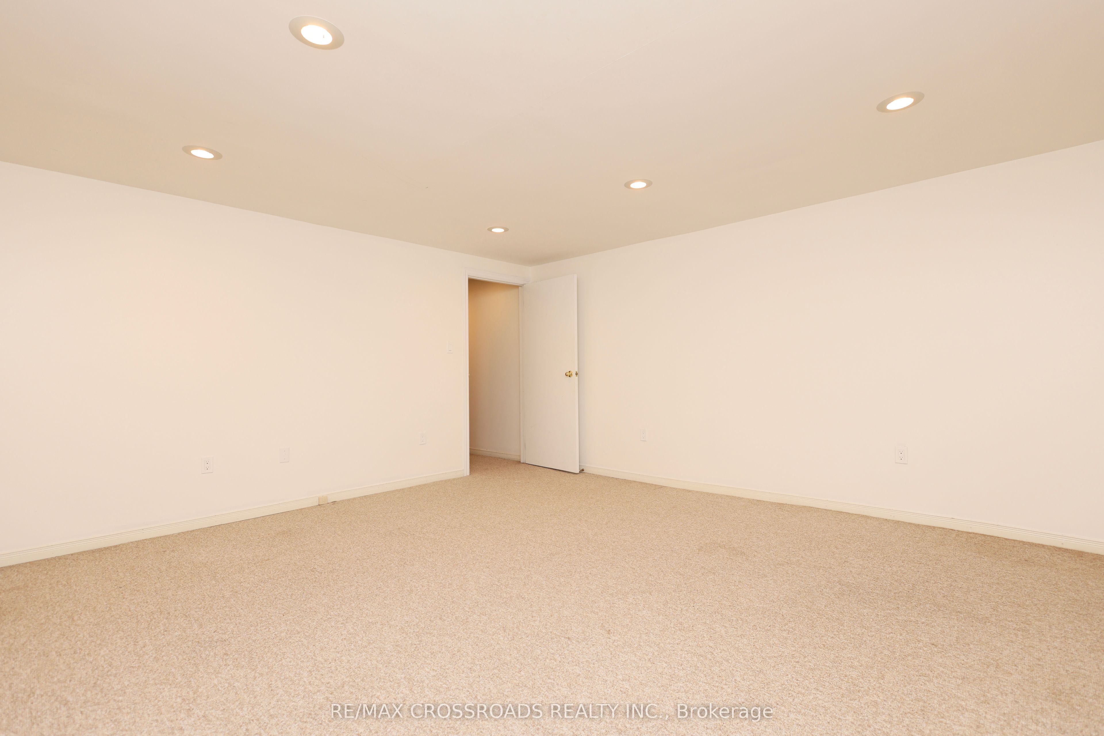 118 Wales Avenue Property Photo 20