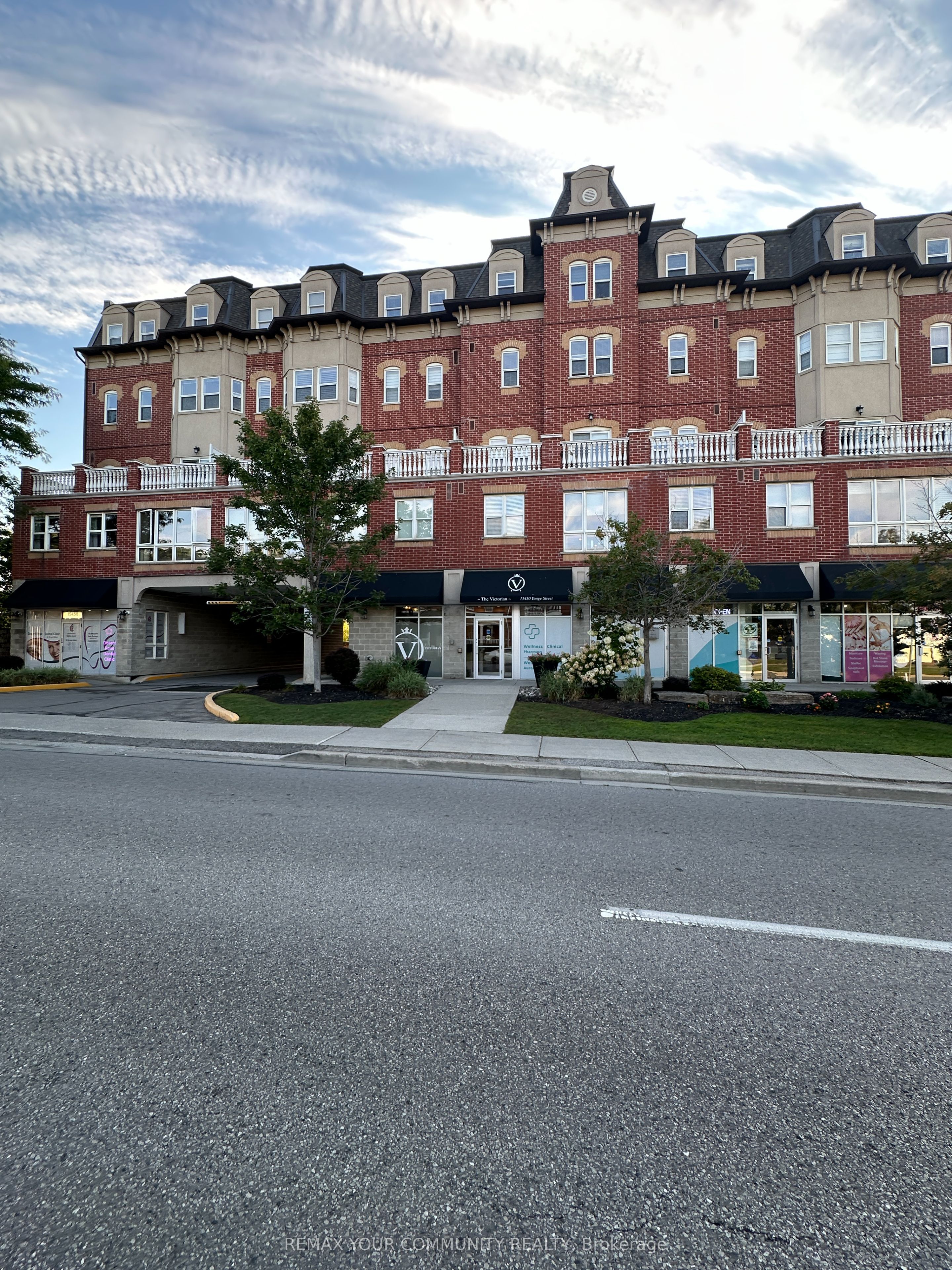 15450 Yonge Street 205 Property Photo 1