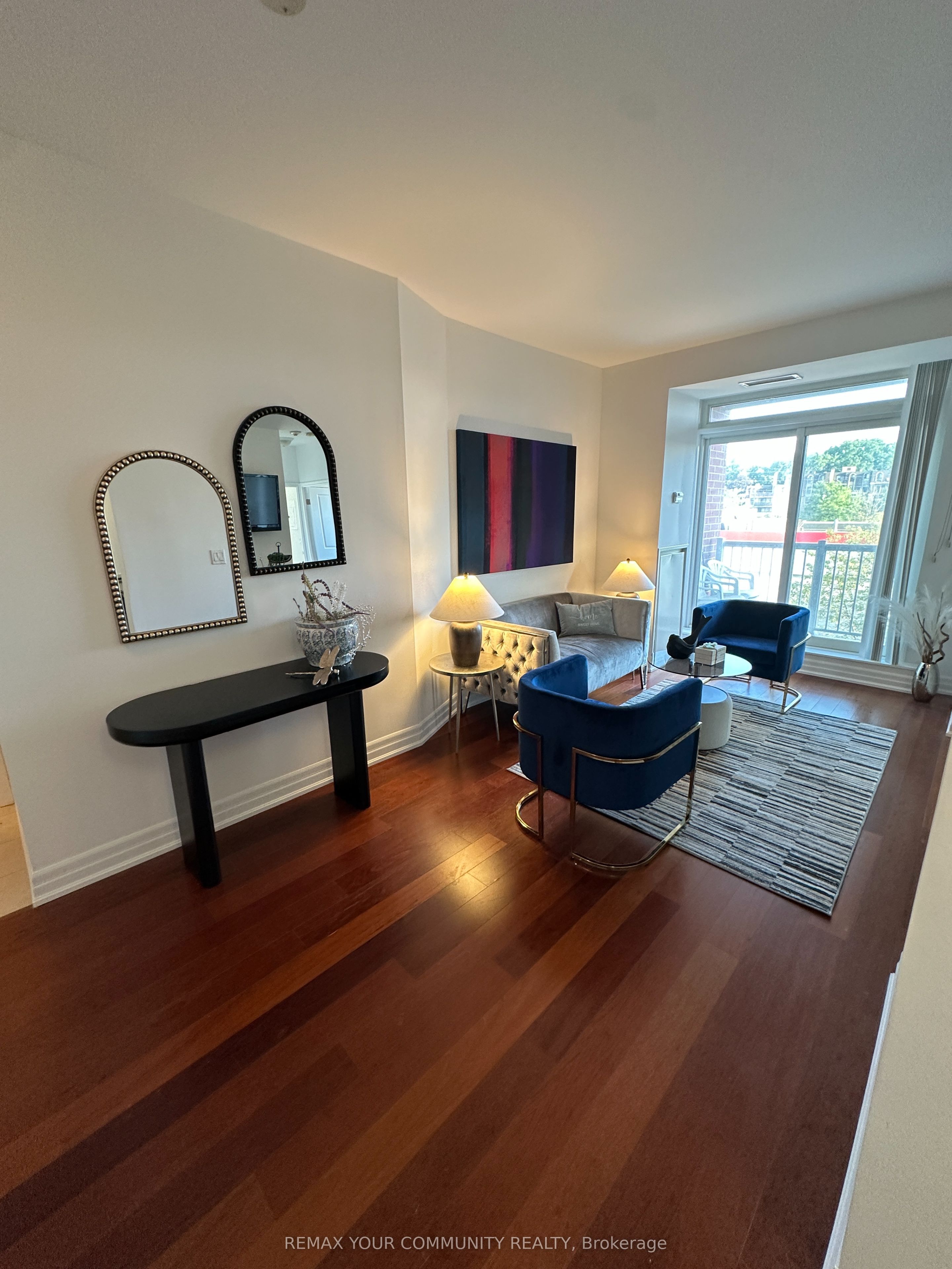 15450 Yonge Street 205 Property Photo 2