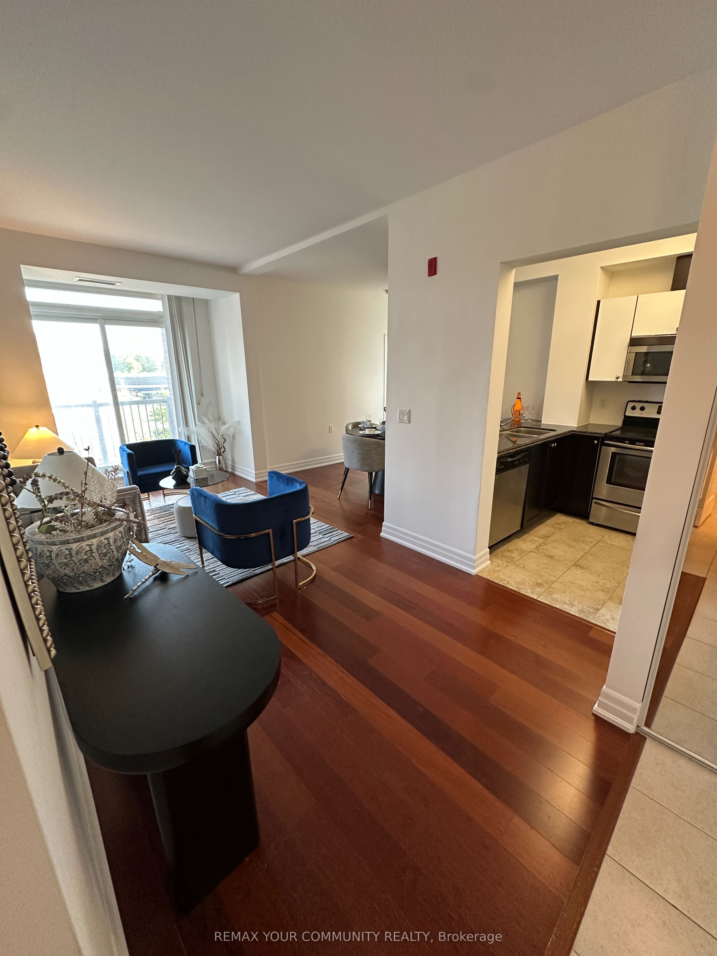 15450 Yonge Street 205 Property Photo 4