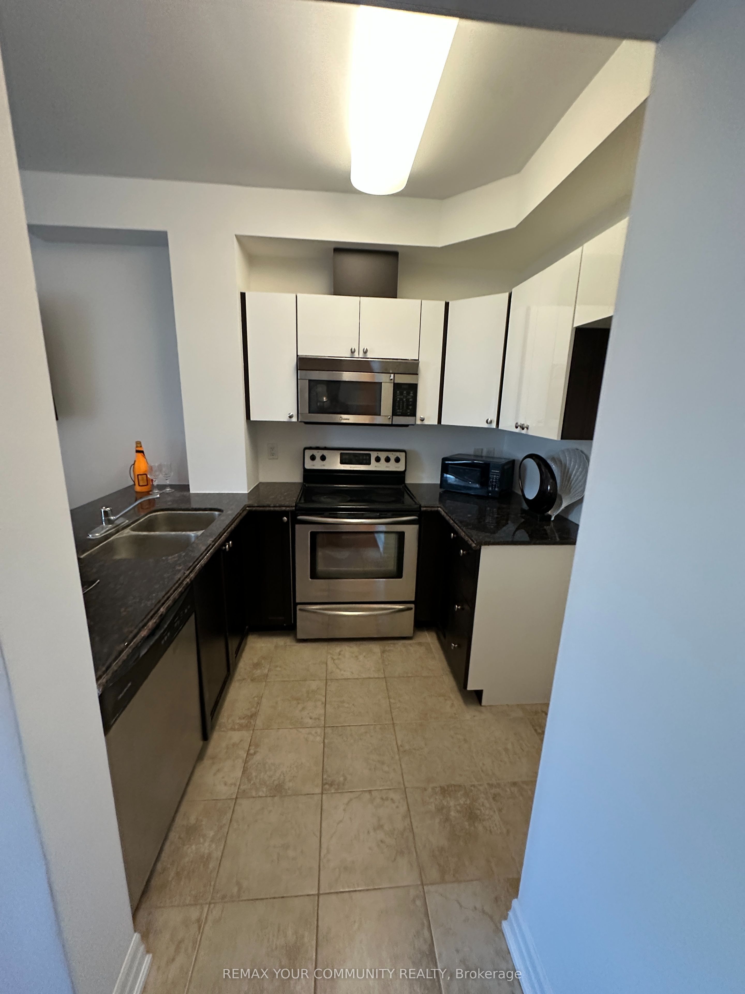 15450 Yonge Street 205 Property Photo 7
