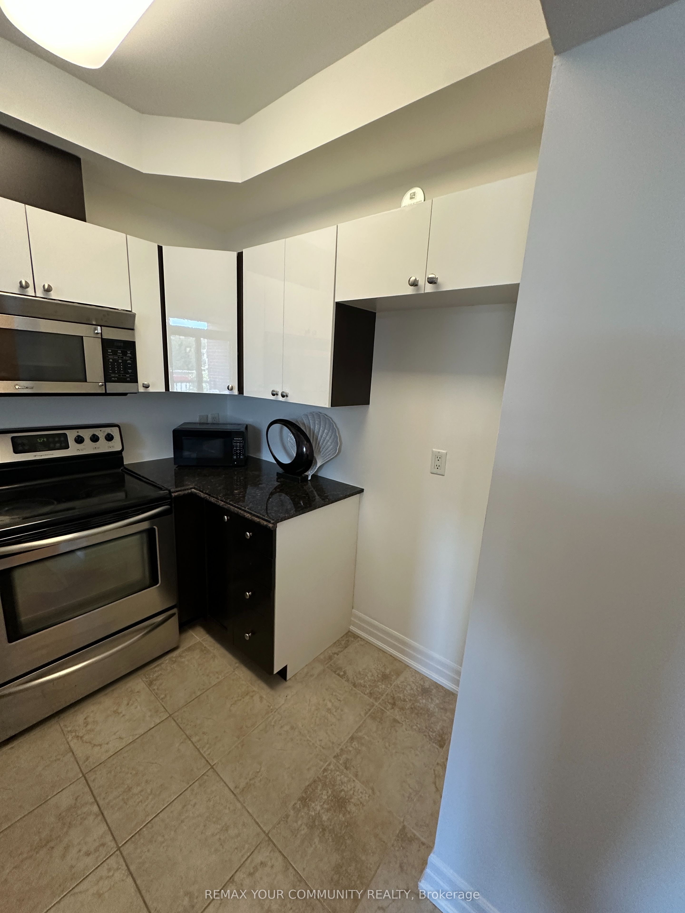 15450 Yonge Street 205 Property Photo 8