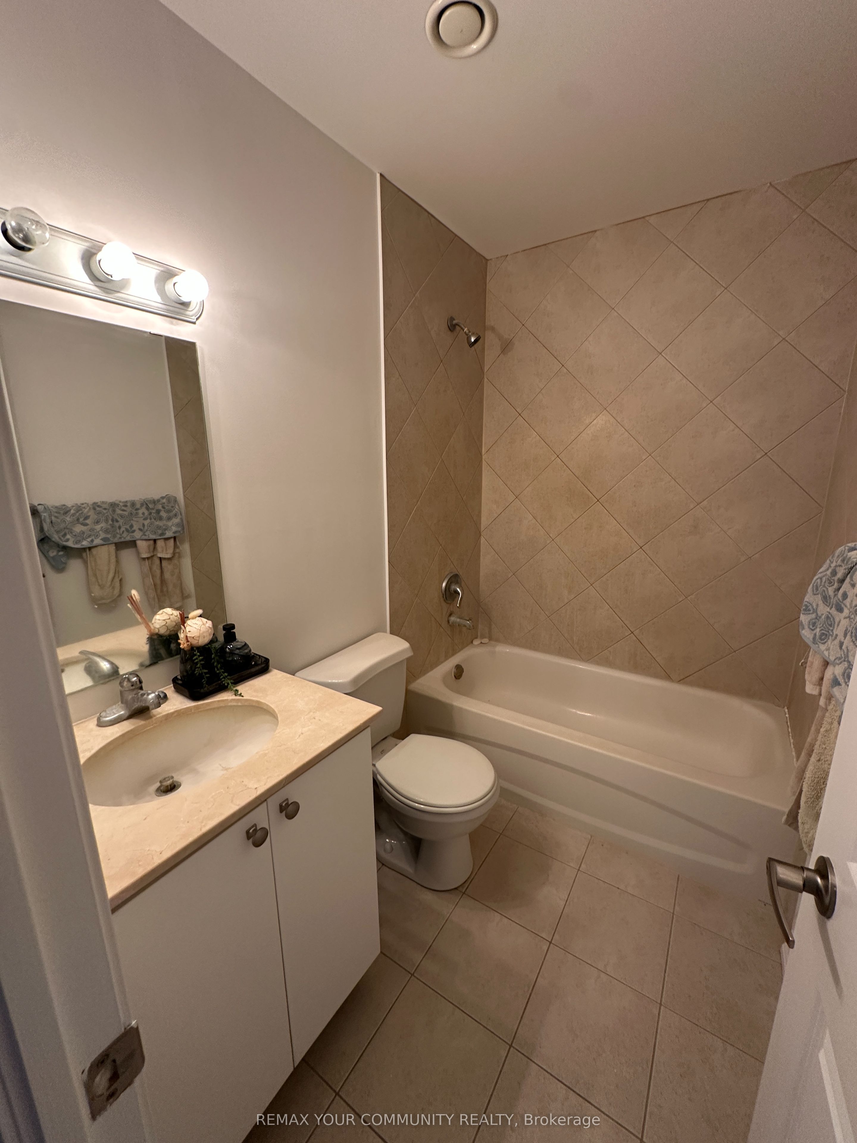 15450 Yonge Street 205 Property Photo 11