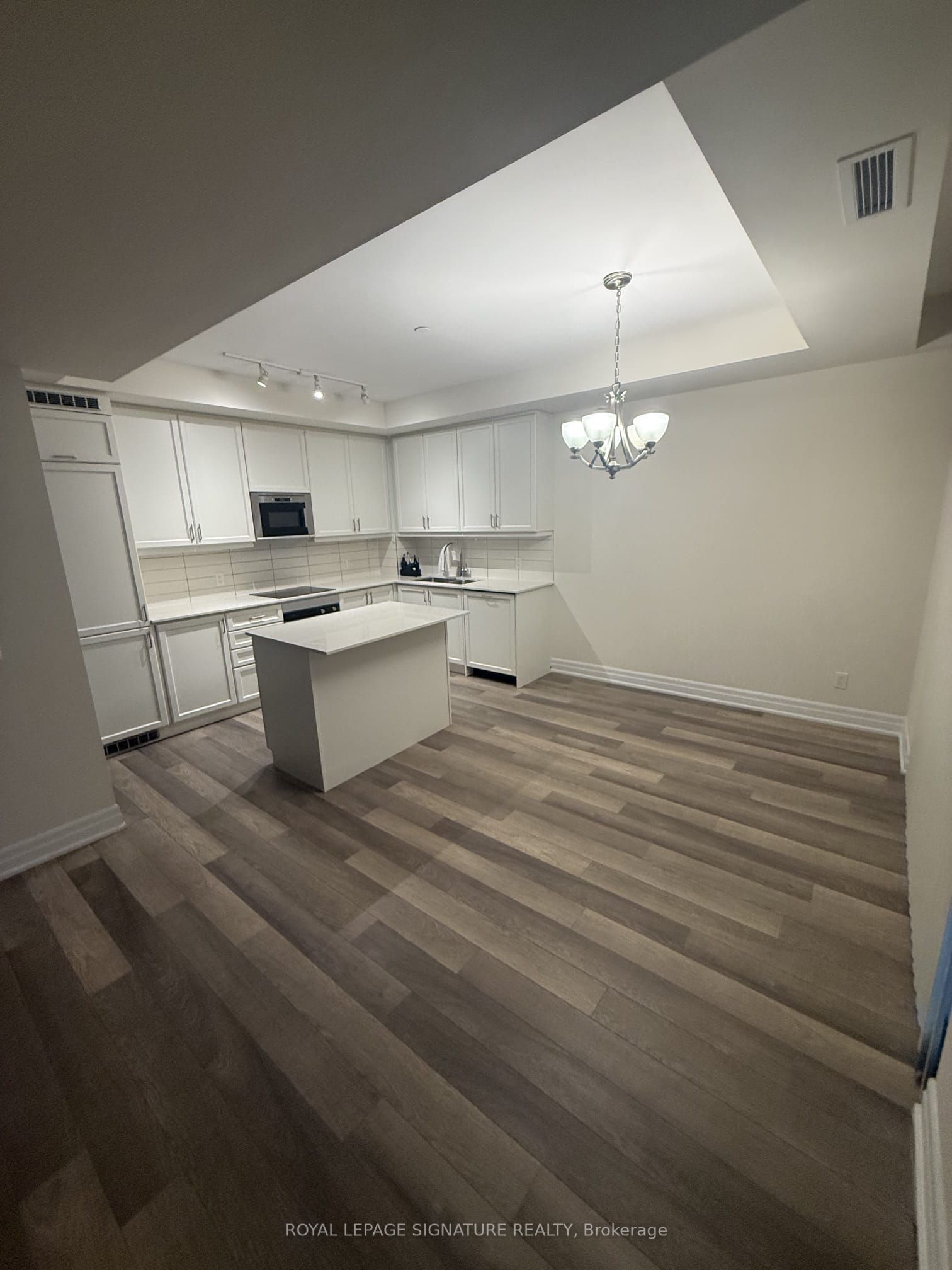 9085 Jane Street 610 Property Photo 16